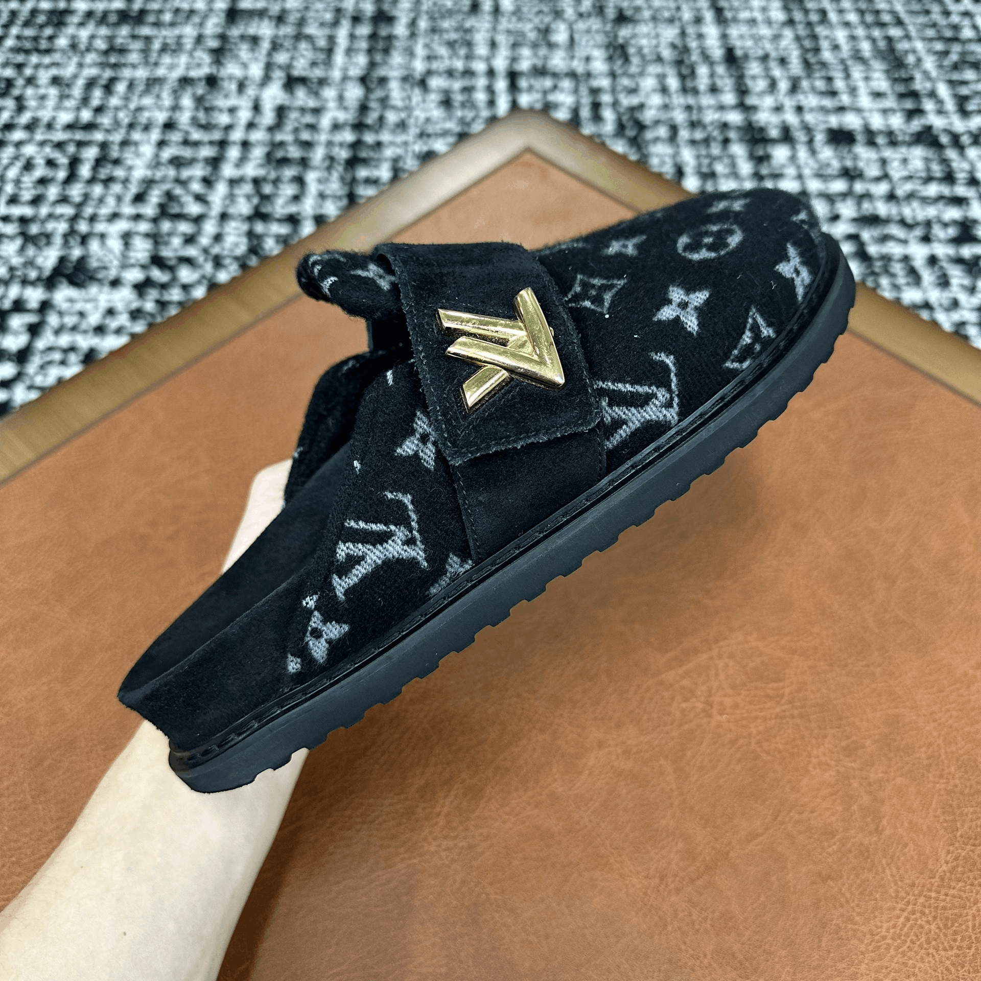 Louis Vuitton Louis Vuitton Black Sandals it_37 Women Size US 7 / IT 37 - 8 Thumbnail