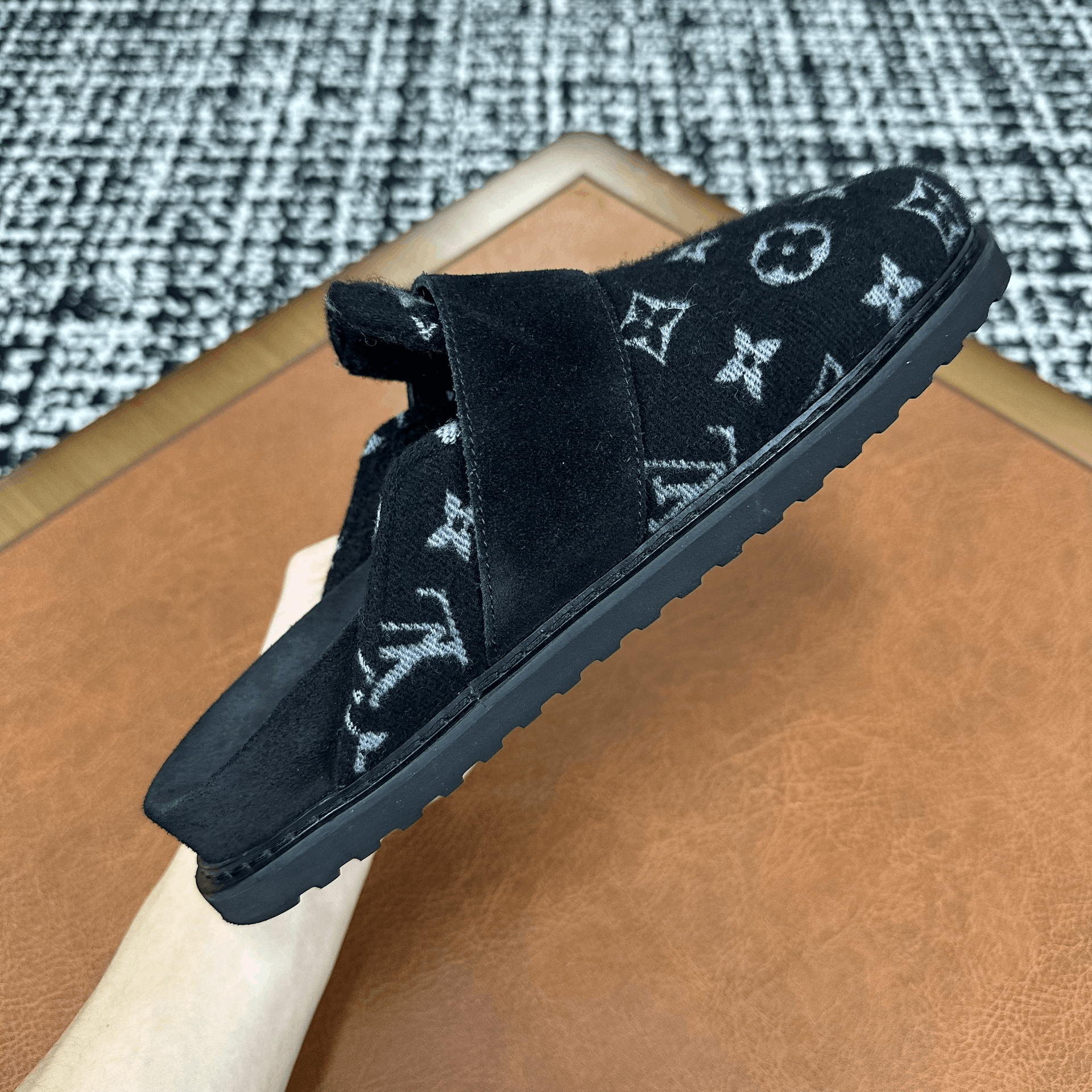 Louis Vuitton Louis Vuitton Black Sandals it_37 Women Size US 7 / IT 37 - 6 Thumbnail