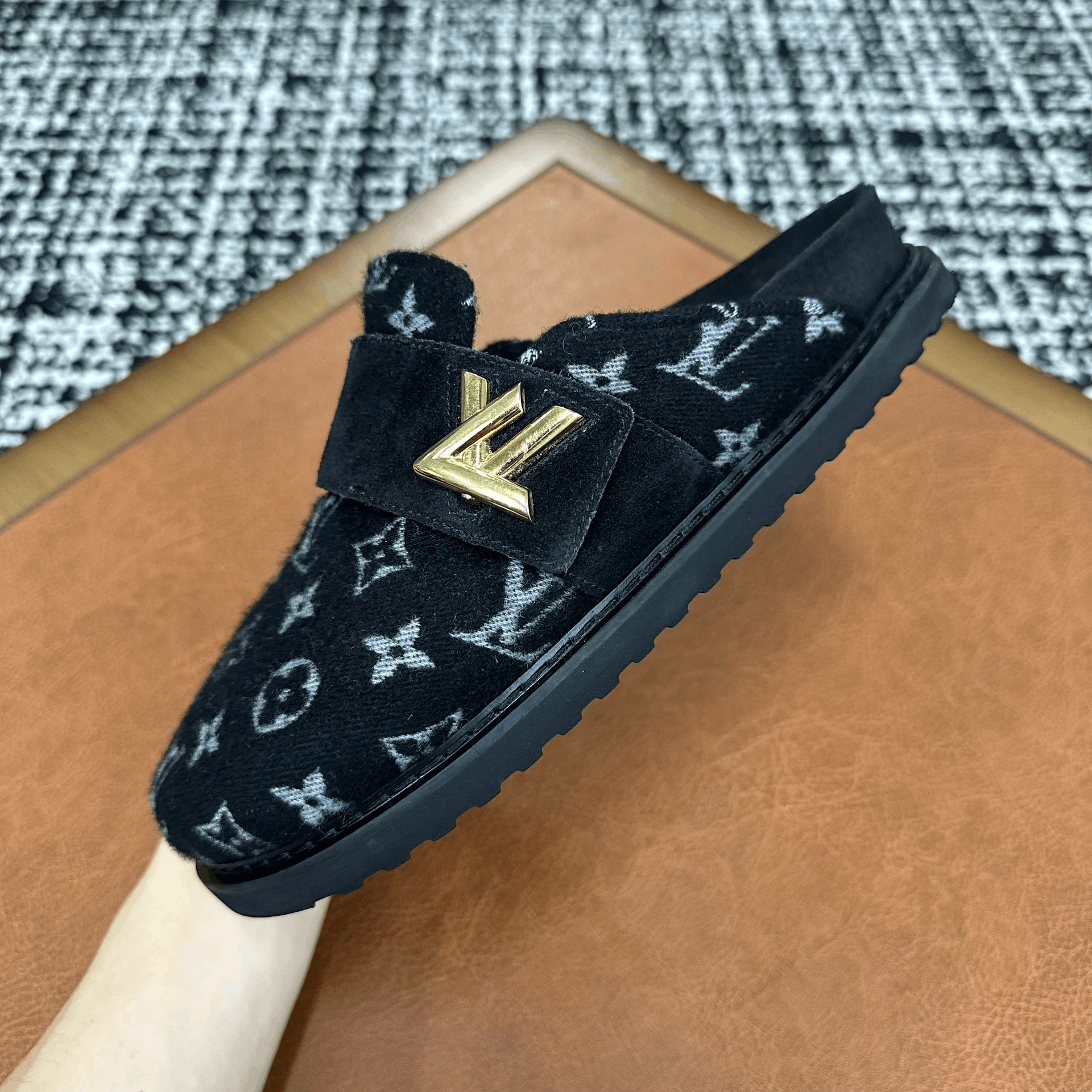 Louis Vuitton Louis Vuitton Black Sandals it_37 Women Size US 7 / IT 37 - 5 Thumbnail