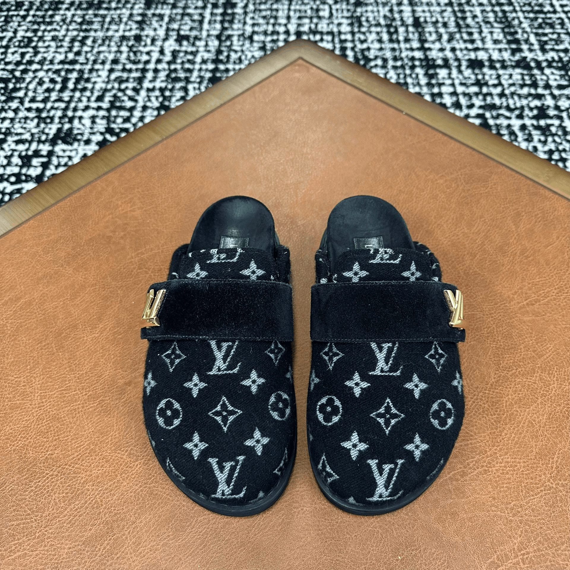 Louis Vuitton Louis Vuitton Black Sandals it_37 Women Size US 7 / IT 37 - 2 Thumbnail