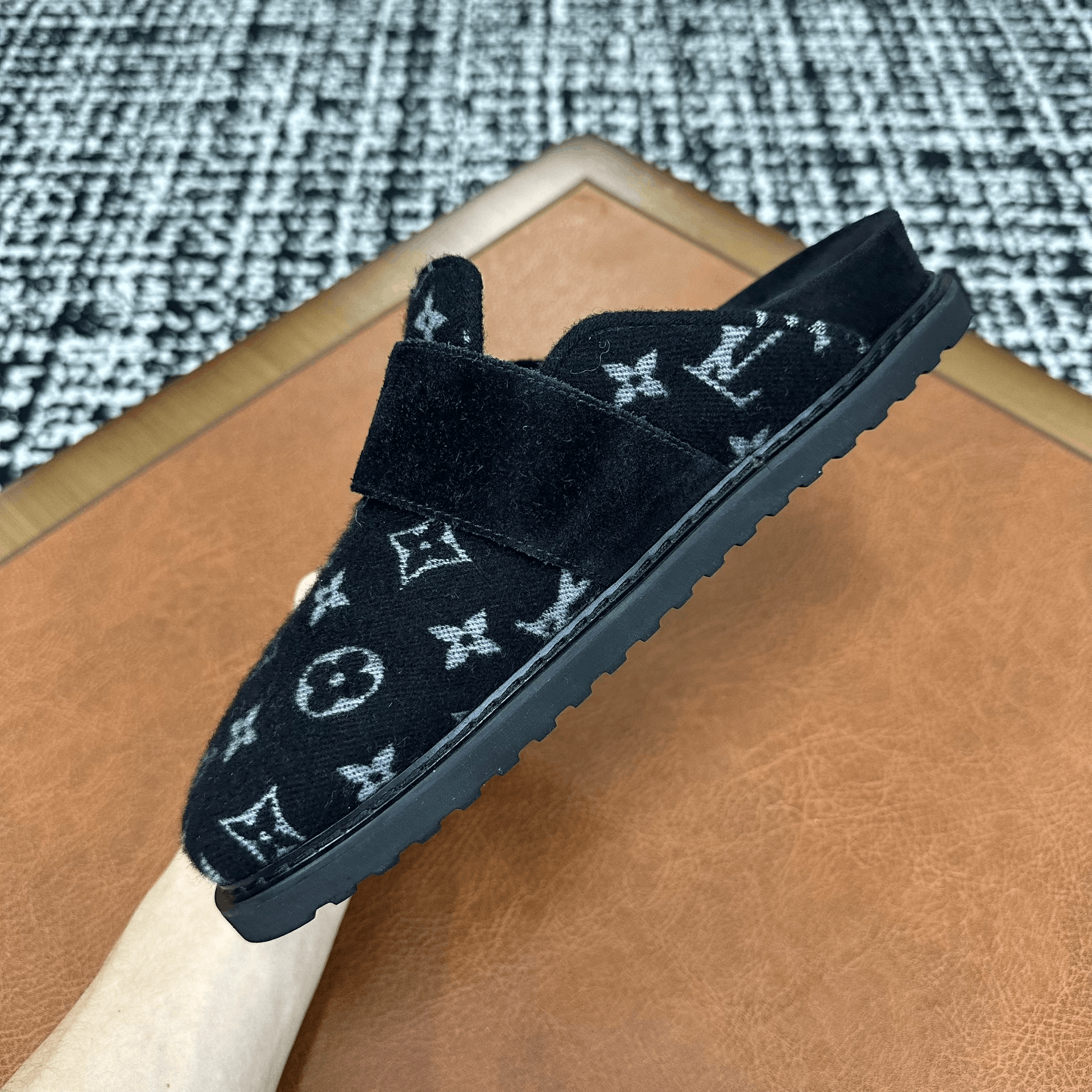 Louis Vuitton Louis Vuitton Black Sandals it_37 Women Size US 7 / IT 37 - 7 Thumbnail