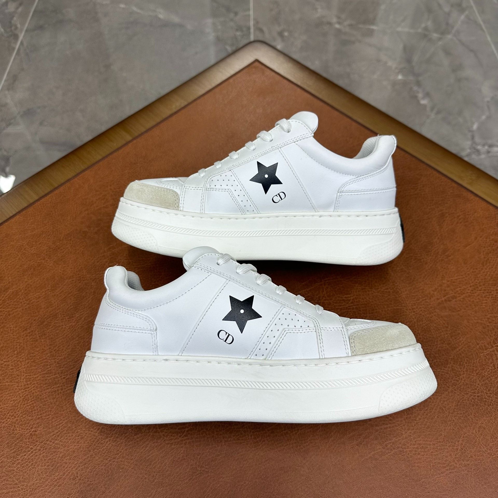 Dior Dior Leather White Lowtop Sneakers it_37-5 Women Size US 7.5 / IT 37.5 - 5 Thumbnail