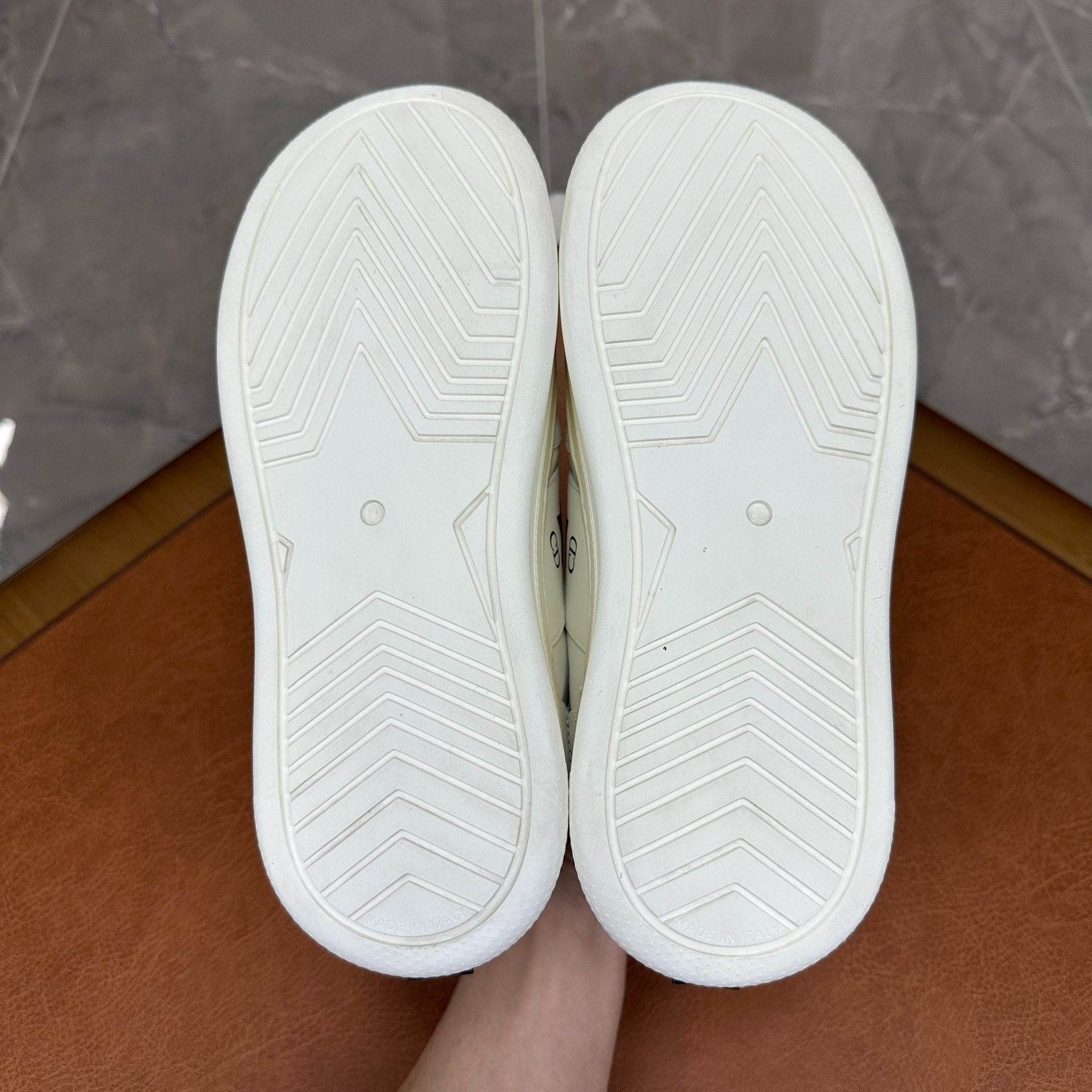 Dior Dior Leather White Lowtop Sneakers it_37-5 Women Size US 7.5 / IT 37.5 - 6 Thumbnail