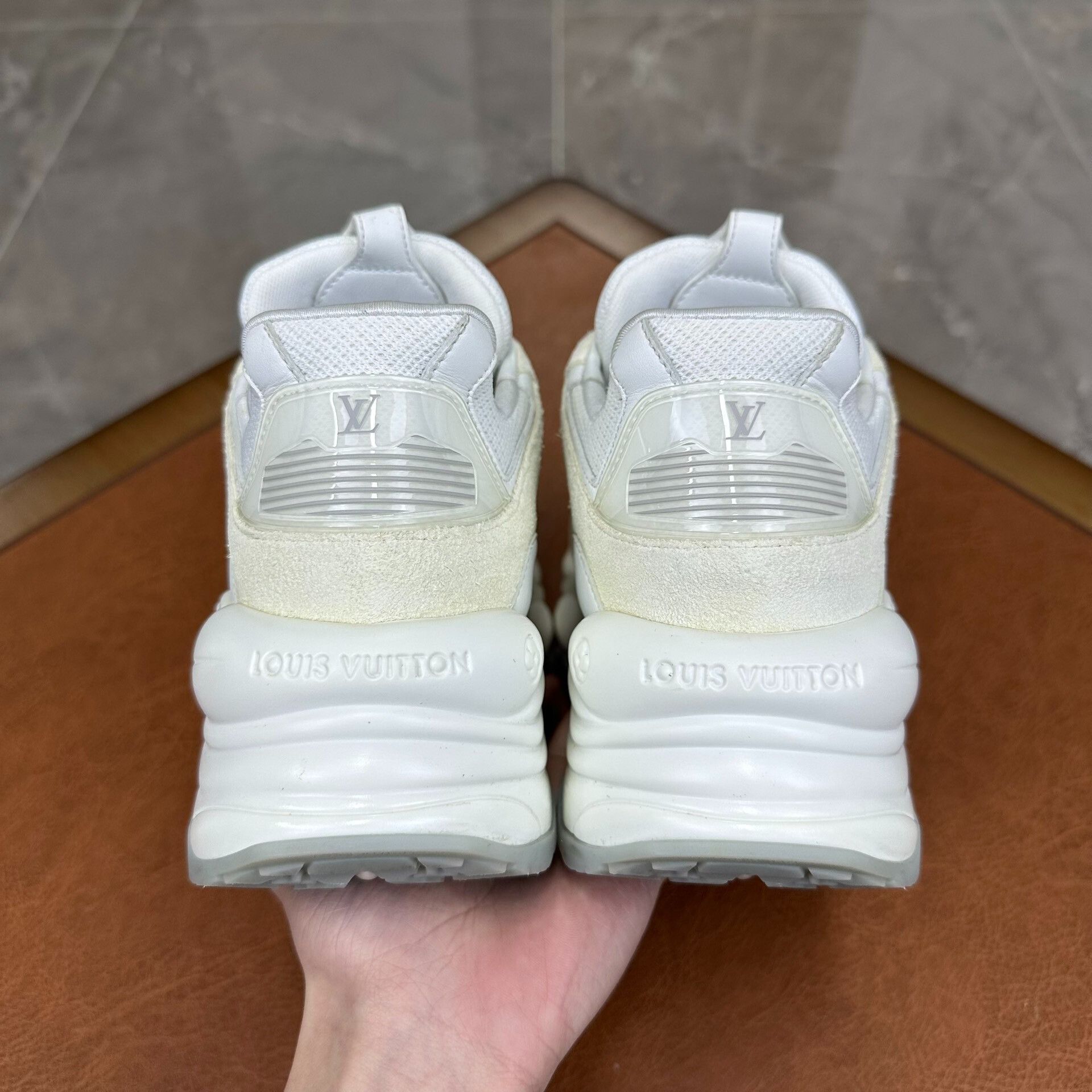 Louis Vuitton Louis Vuitton White Lowtop Sneakers it_36 Women Size US 6 / IT 36 - 7 Thumbnail
