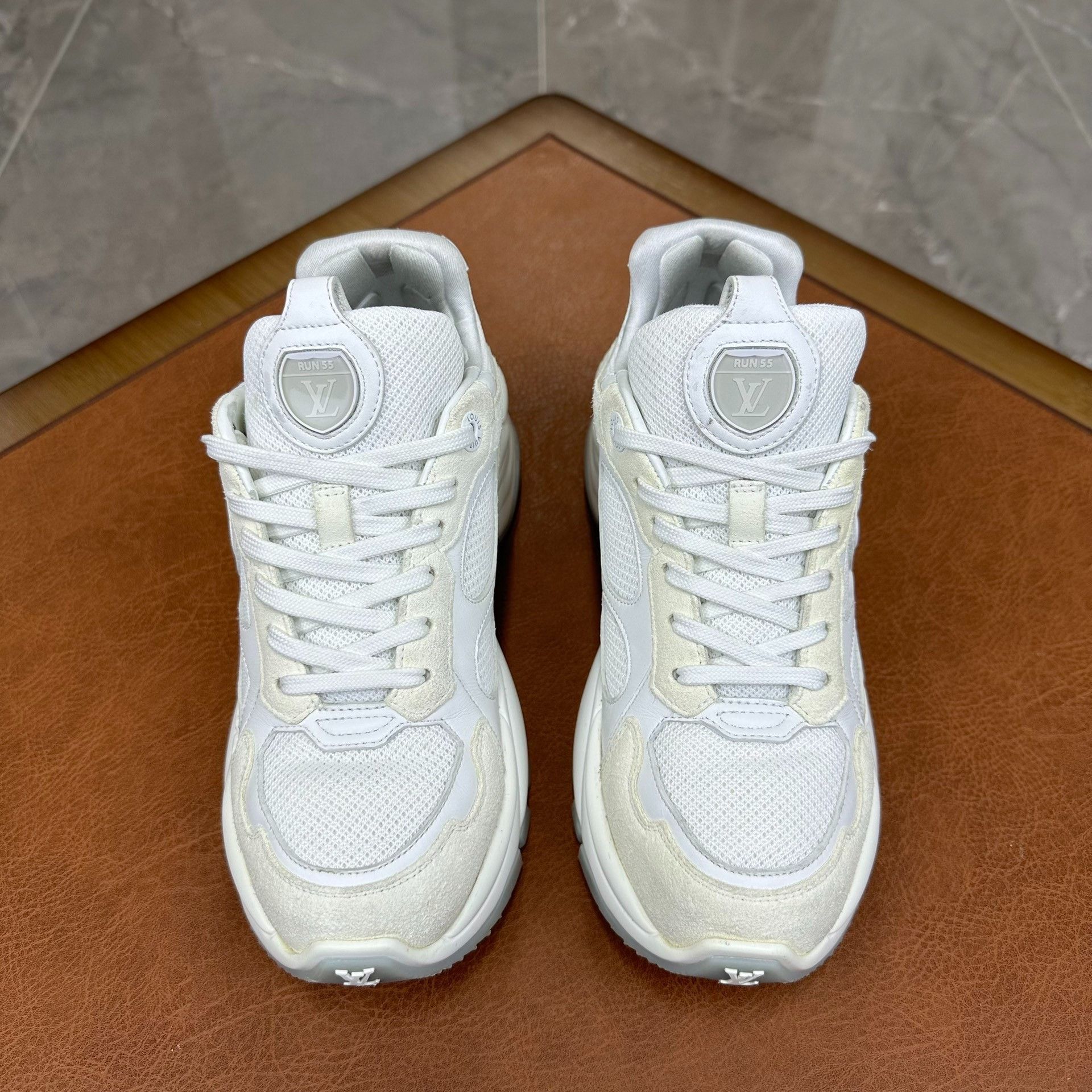 Louis Vuitton Louis Vuitton White Lowtop Sneakers it_36 Women Size US 6 / IT 36 - 2 Thumbnail