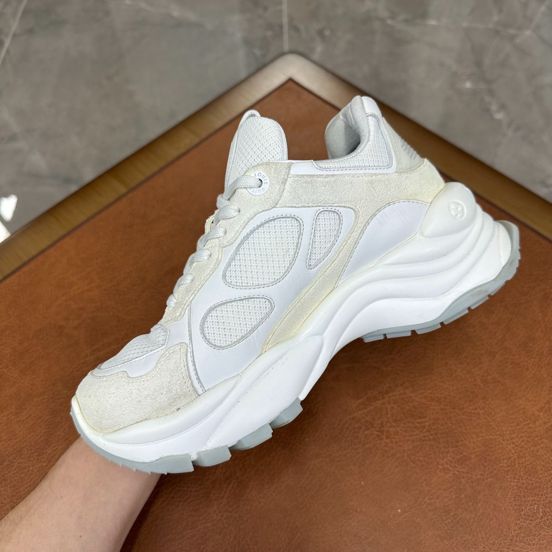 Louis Vuitton Louis Vuitton White Lowtop Sneakers it_36 Women Size US 6 / IT 36 - 6 Thumbnail