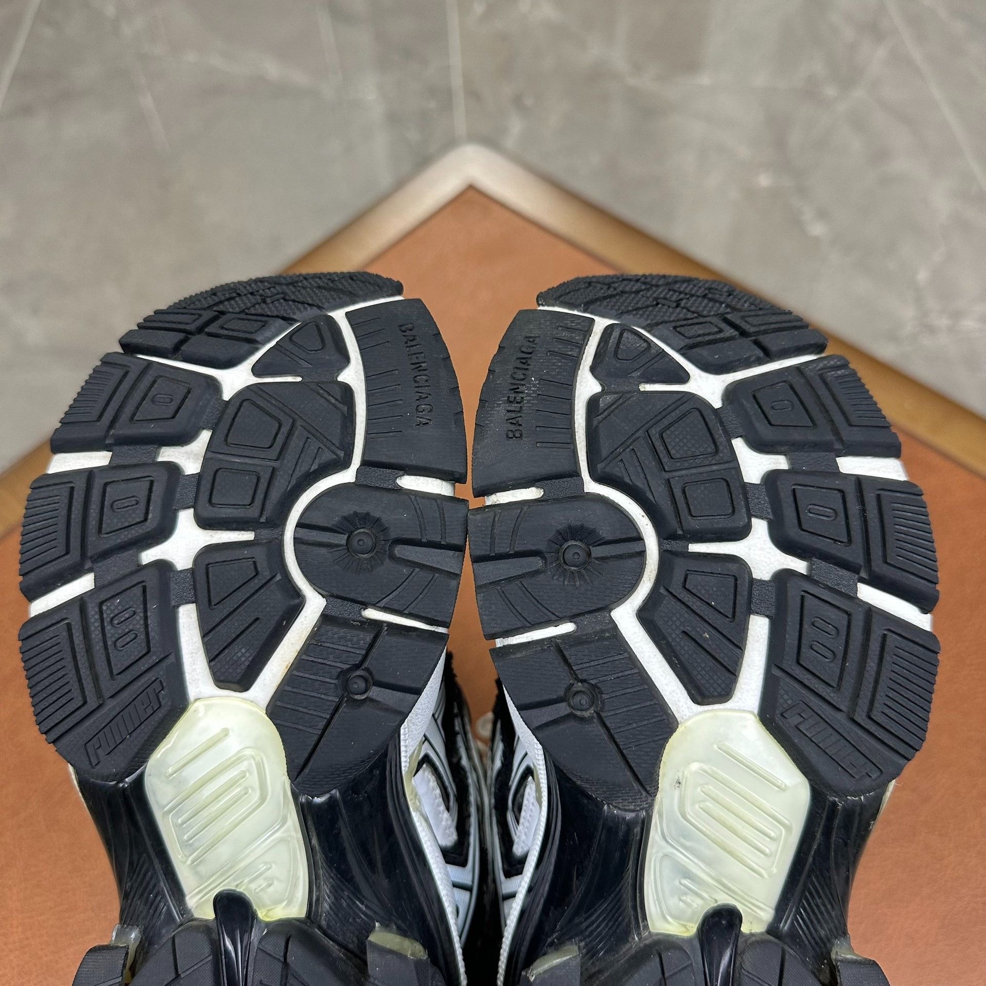 Balenciaga Balenciaga Running Black Lowtop Sneakers it_36 Women Size US 6 / IT 36 - 7 Thumbnail