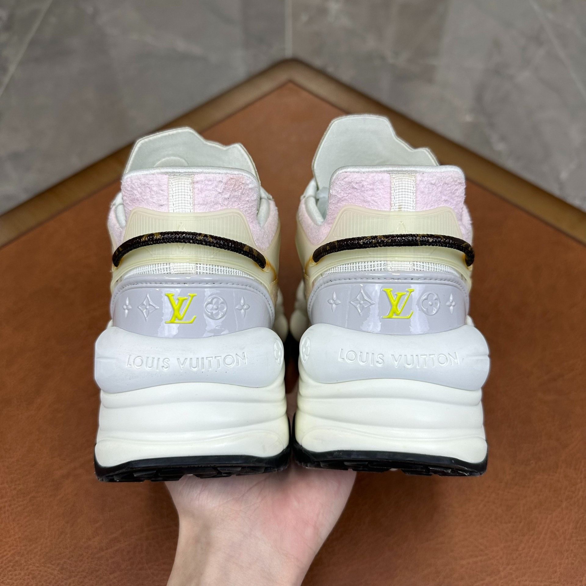 Louis Vuitton Louis Vuitton Leather Gray Lowtop Sneakers it_36 Women Size US 6 / IT 36 - 3 Thumbnail