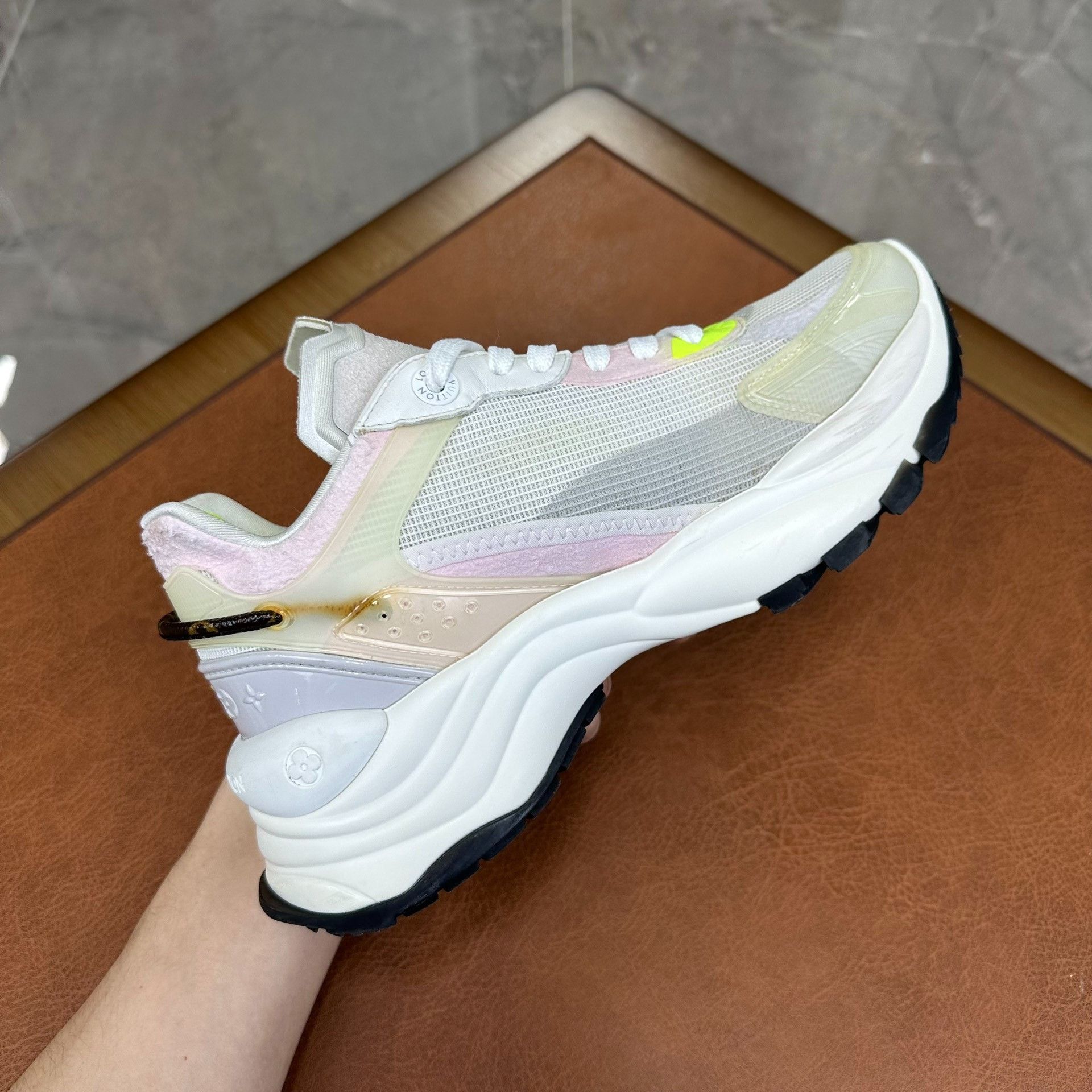 Louis Vuitton Louis Vuitton Leather Gray Lowtop Sneakers it_36 Women Size US 6 / IT 36 - 8 Thumbnail