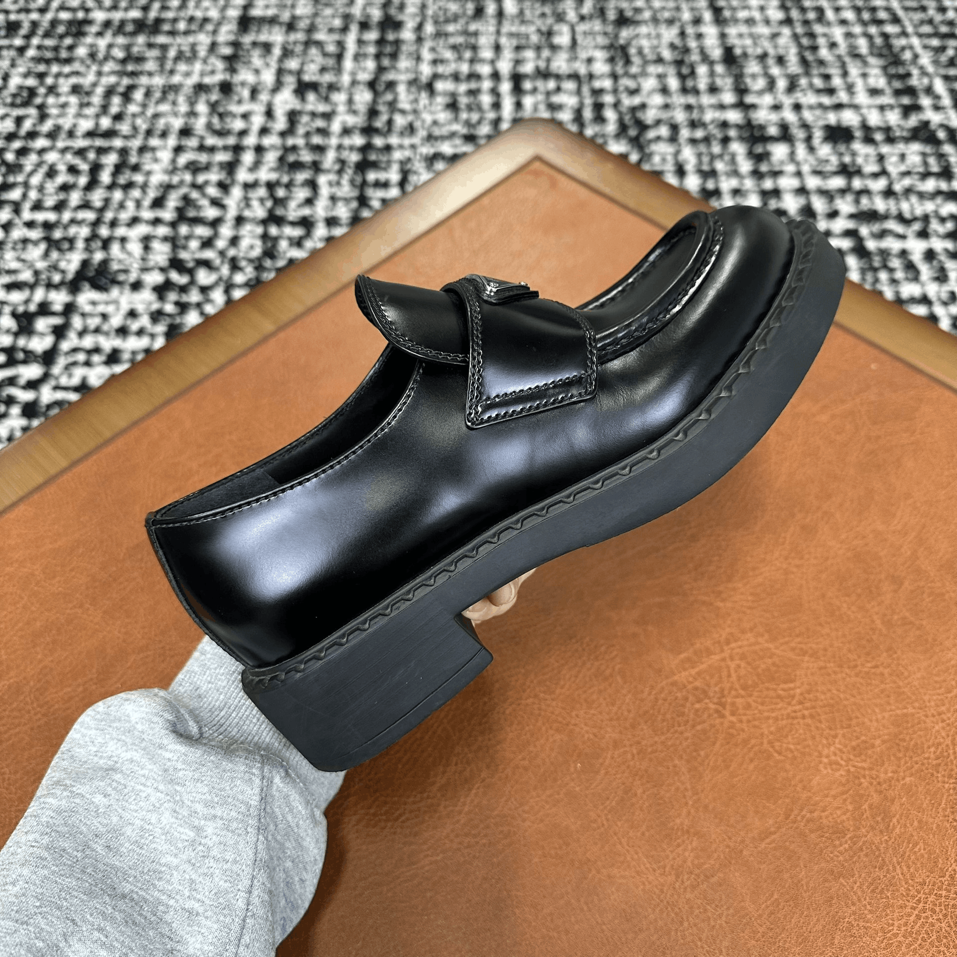 Prada Prada Casual Black Lowtop Sneakers it_35 Women Size US 5 / IT 35 - 7 Thumbnail
