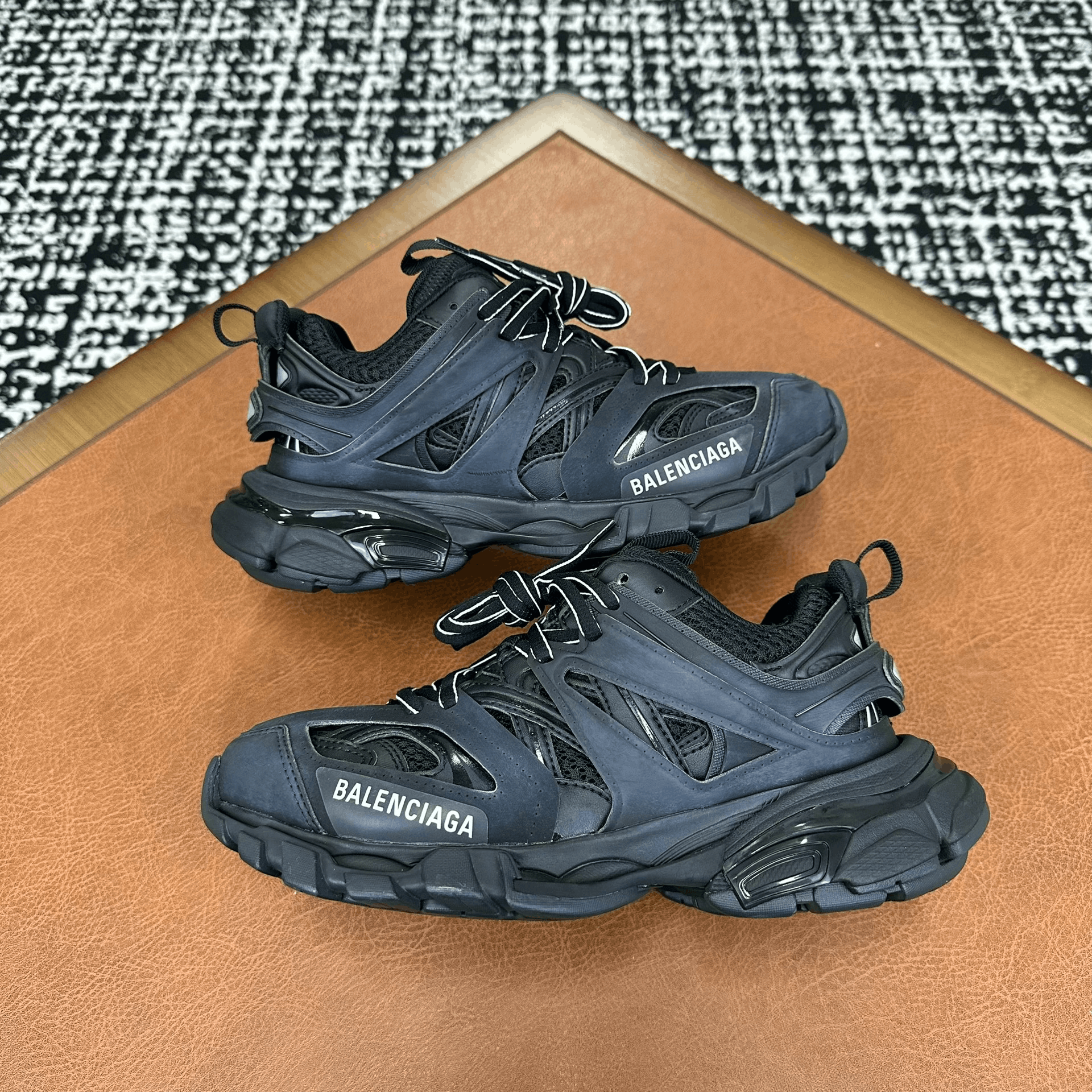 Balenciaga Balenciaga Black Lowtop Sneakers it_36 Women Size US 6 / IT 36 - 5 Thumbnail