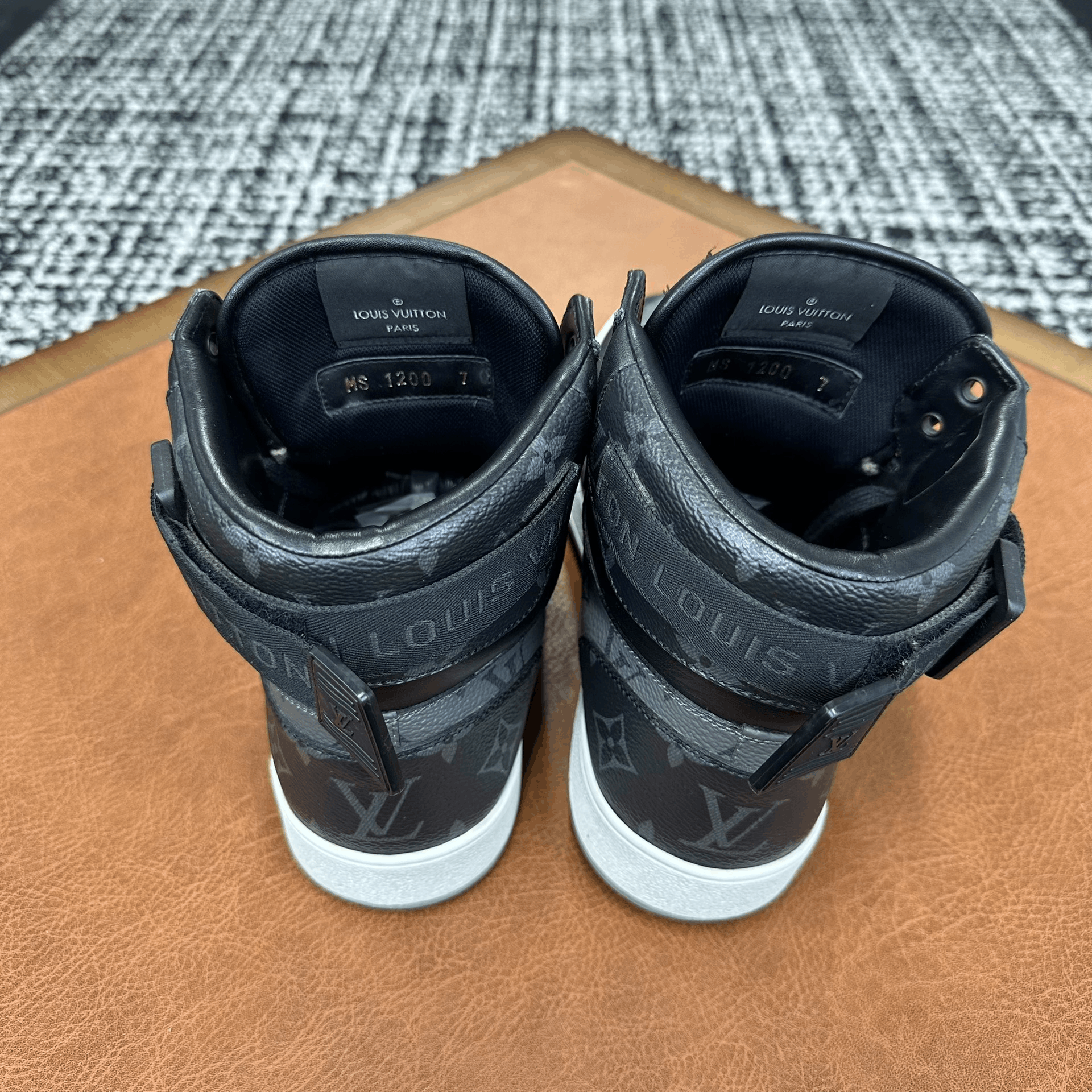 Louis Vuitton Louis Vuitton Leather Gray Hitop Sneakers 8 Men Size US 8 / EU 41 - 7 Thumbnail