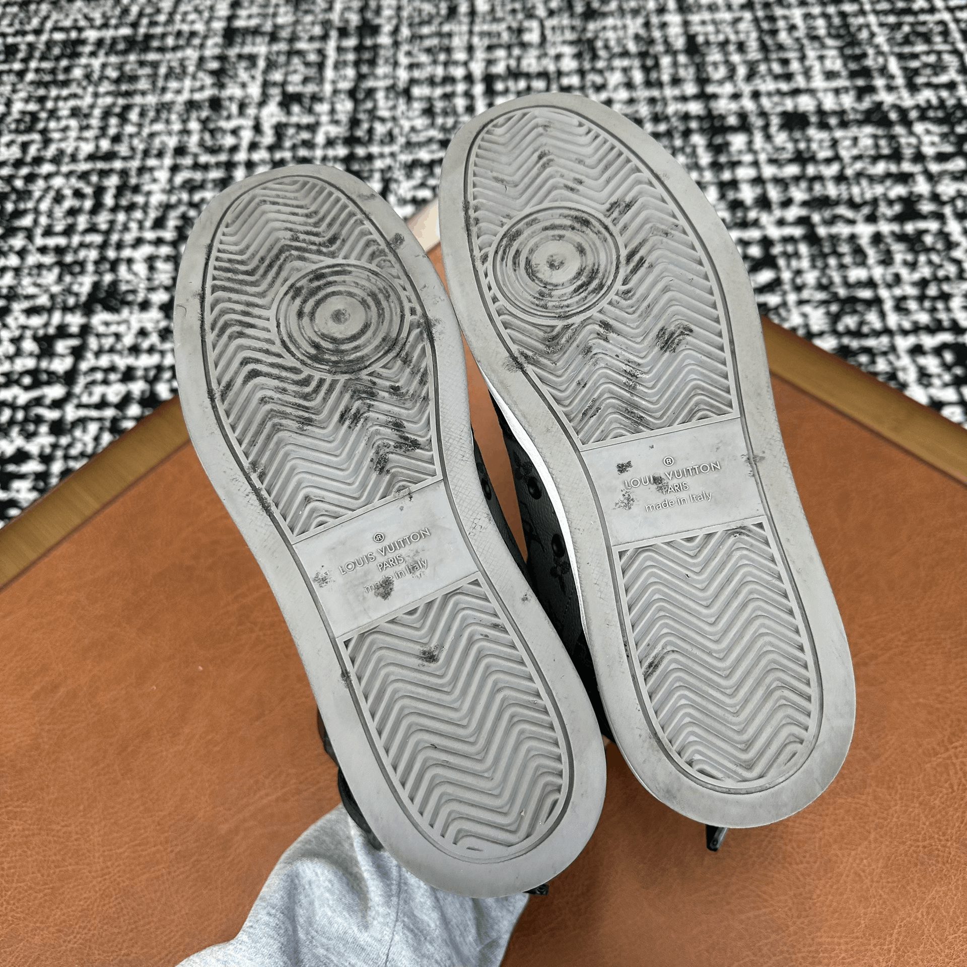 Louis Vuitton Louis Vuitton Leather Gray Hitop Sneakers 8 Men Size US 8 / EU 41 - 8 Thumbnail