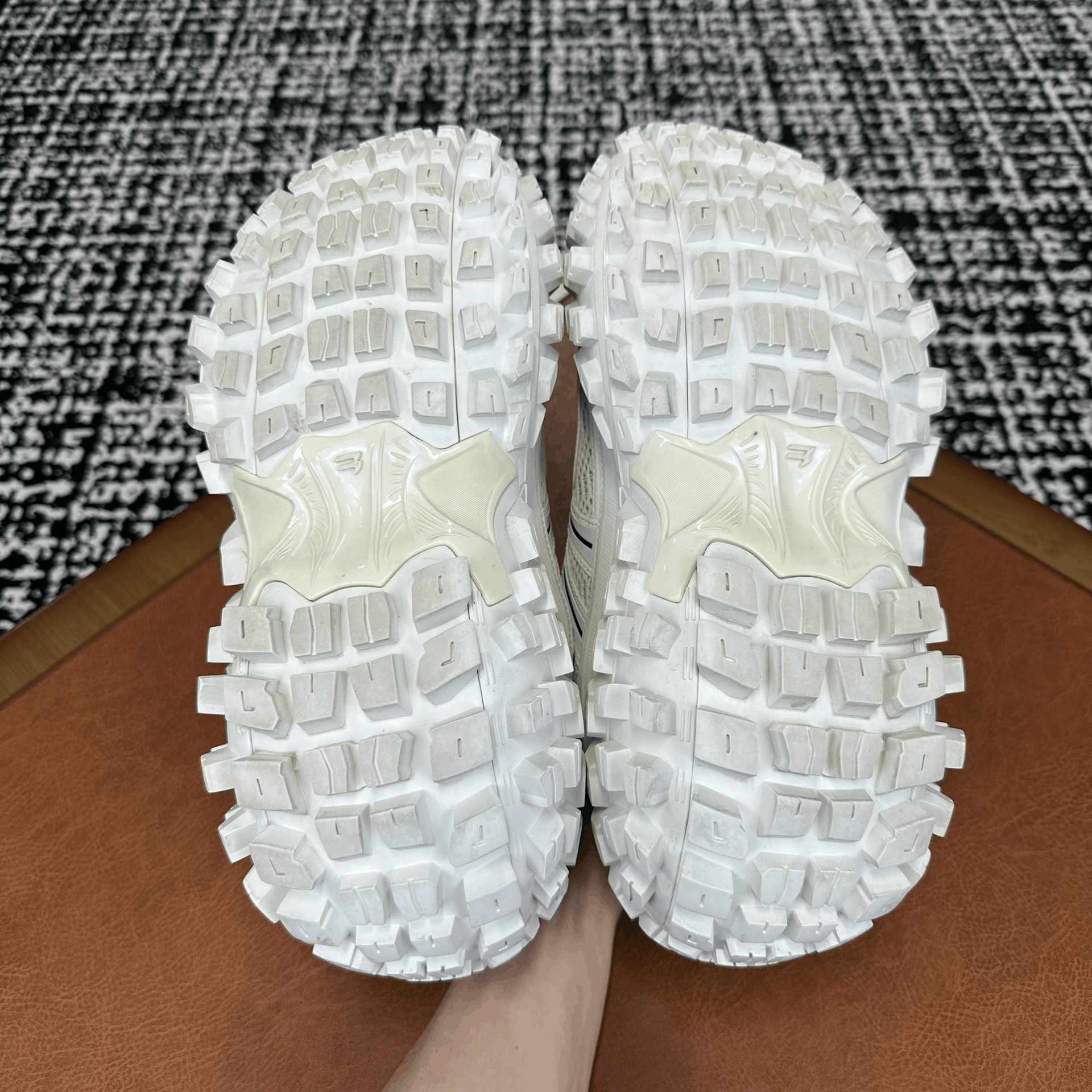Balenciaga Balenciaga White Lowtop Sneakers 10 Men Size US 10 / EU 43 - 8 Thumbnail