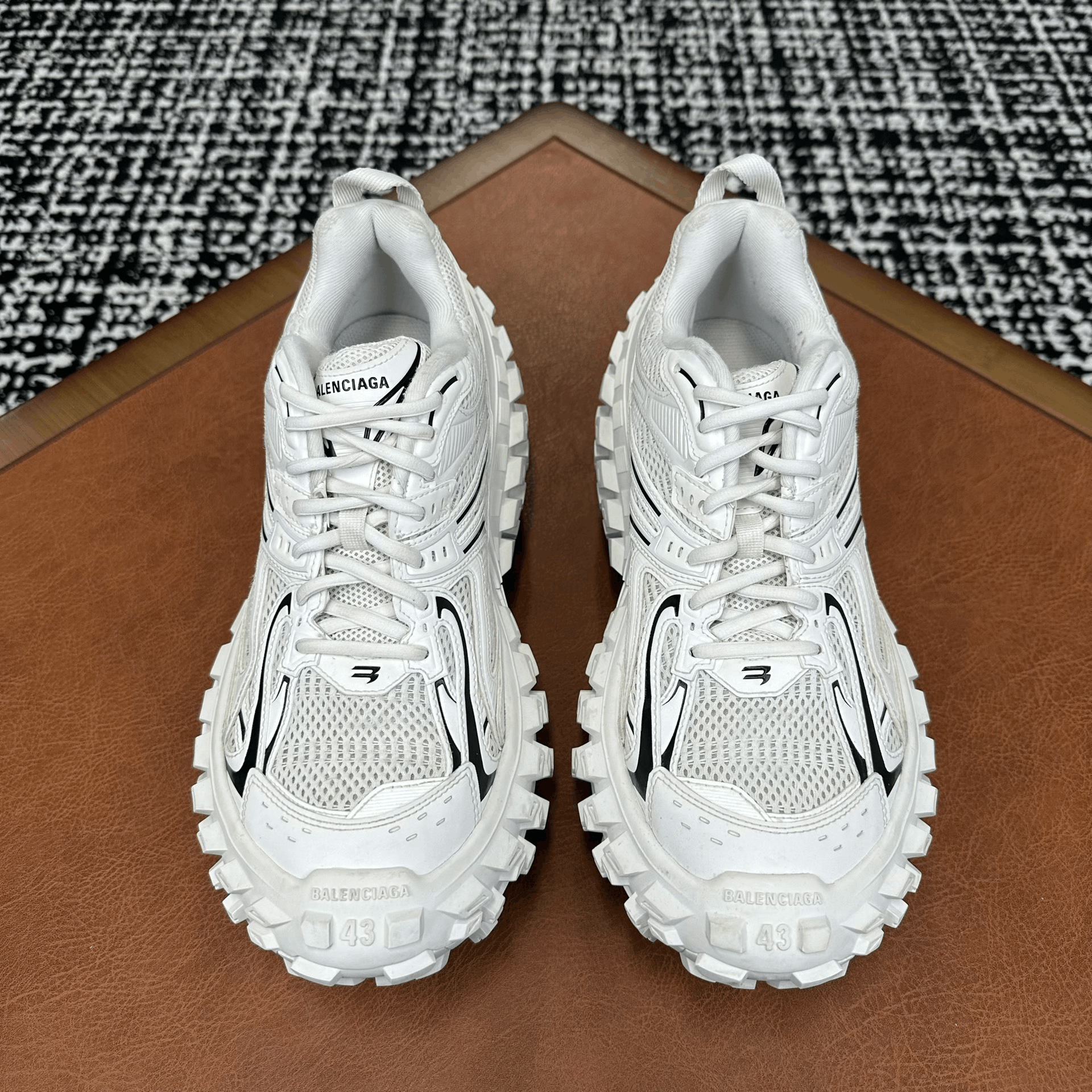 Balenciaga Balenciaga White Lowtop Sneakers 10 Men Size US 10 / EU 43 - 2 Thumbnail