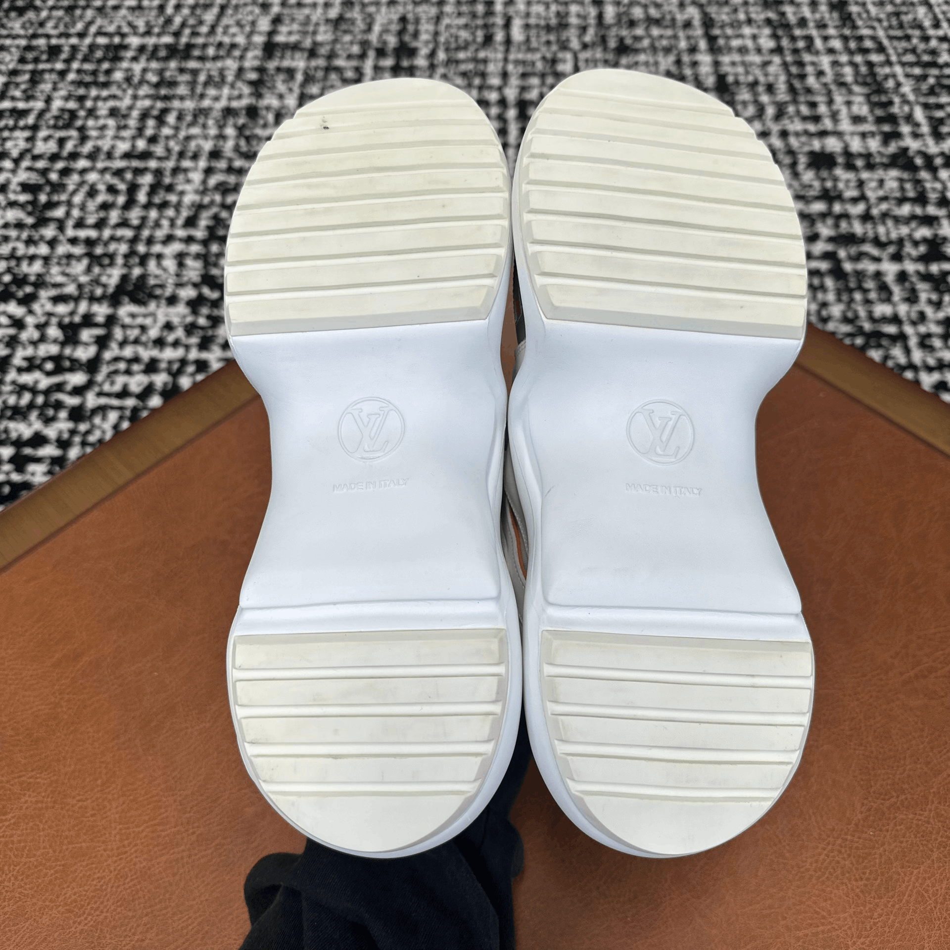 Louis Vuitton Louis Vuitton Blue Lowtop Sneakers it_37-5 Women Size US 7.5 / IT 37.5 - 8 Thumbnail
