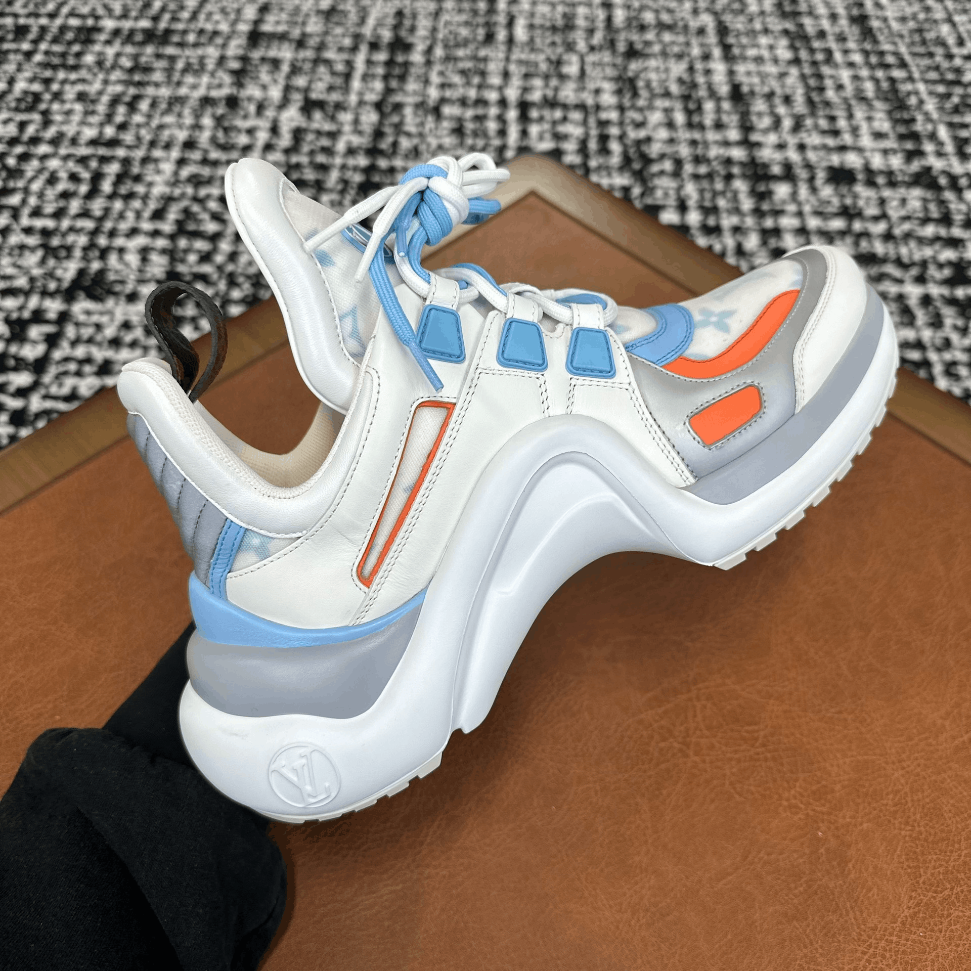 Louis Vuitton Louis Vuitton Blue Lowtop Sneakers it_37-5 Women Size US 7.5 / IT 37.5 - 6 Thumbnail