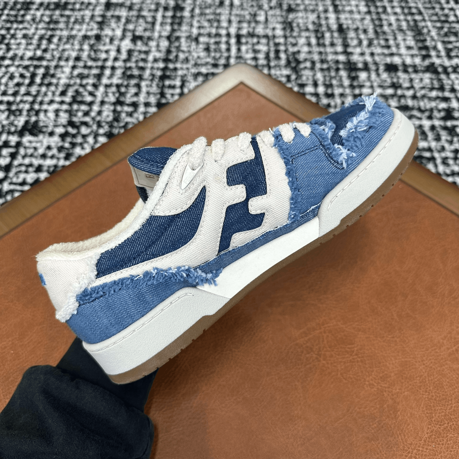 Fendi Fendi Denim Blue Lowtop Sneakers 6 Men Size US 6 / EU 39 - 6 Thumbnail