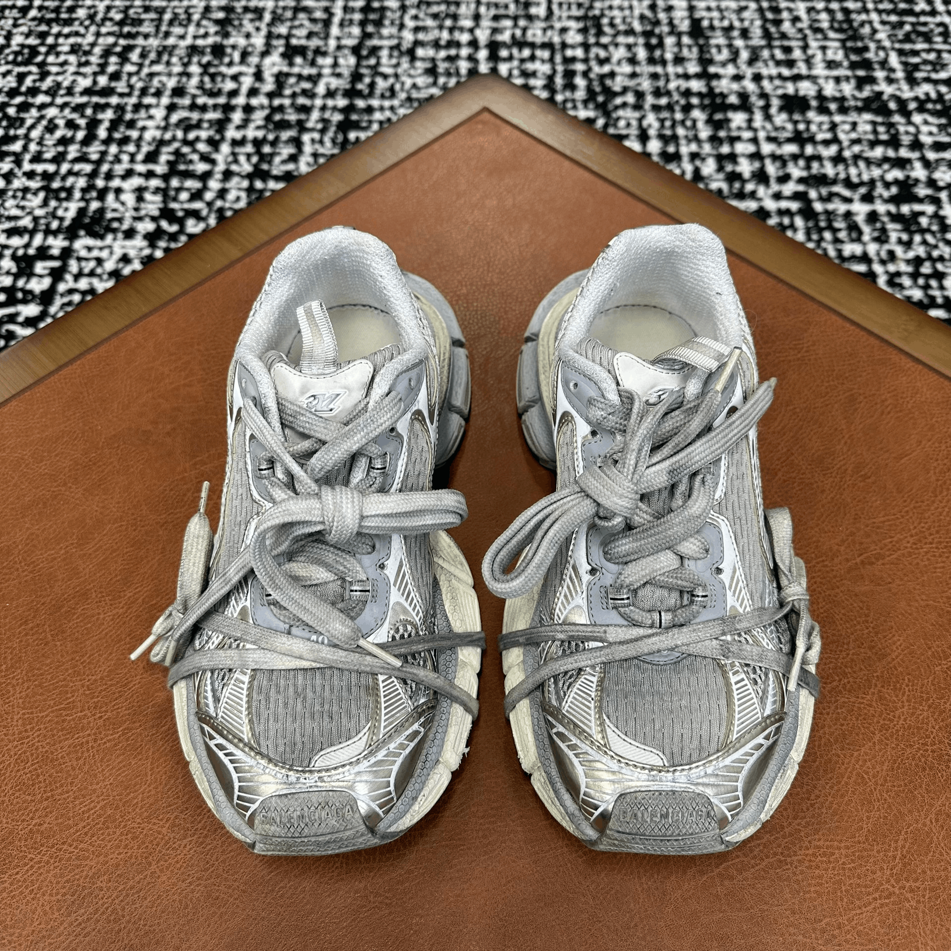 Balenciaga Balenciaga Mesh Beige Lowtop Sneakers 7 Men Size US 7 / EU 40 - 2 Thumbnail
