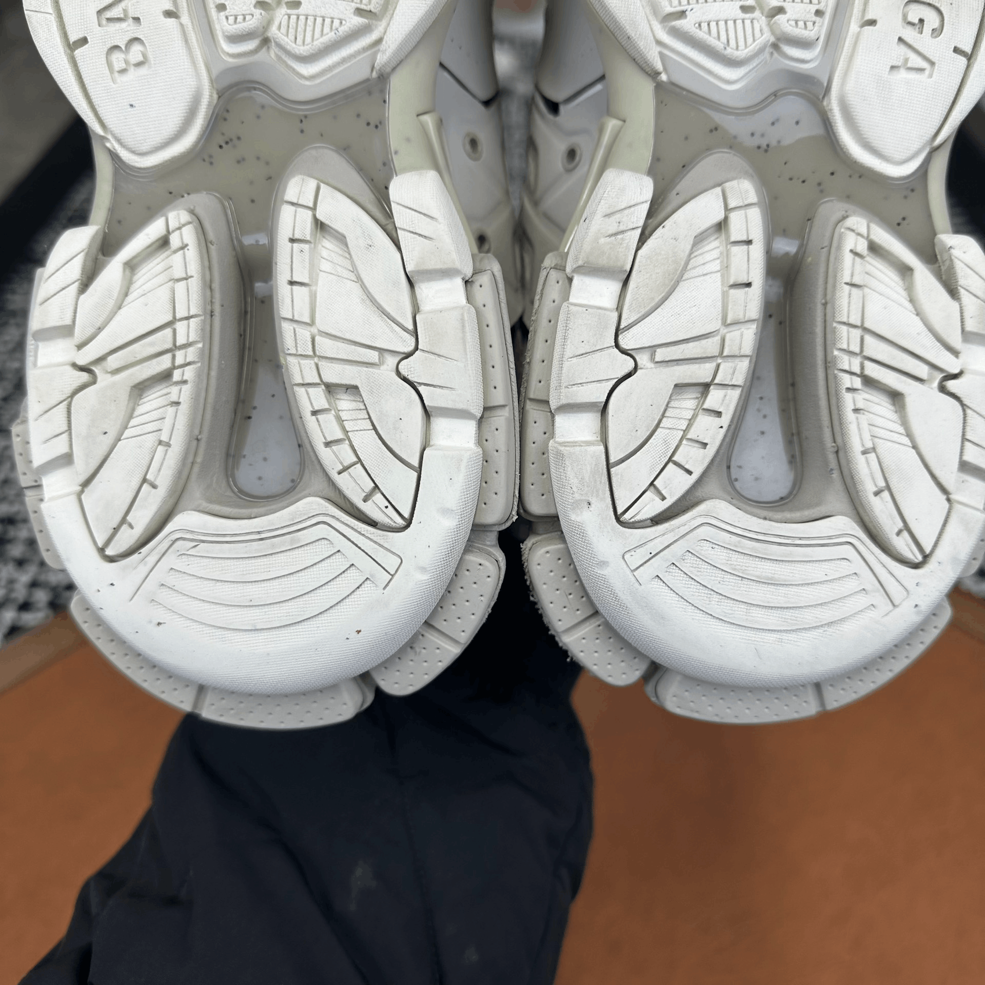 Balenciaga Balenciaga Brown Lowtop Sneakers it_38 Women Size US 8 / IT 38 - 9 Thumbnail