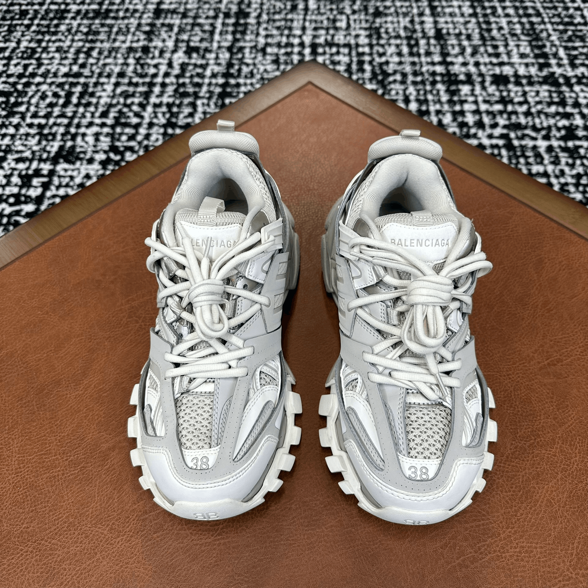 Balenciaga Balenciaga Brown Lowtop Sneakers it_38 Women Size US 8 / IT 38 - 2 Thumbnail