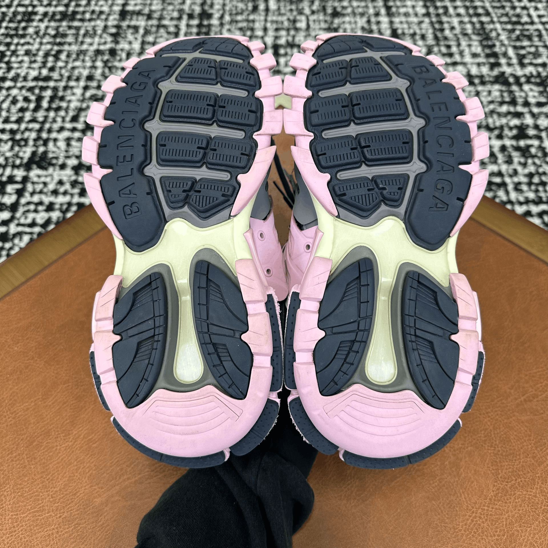 Balenciaga Balenciaga Pink Lowtop Sneakers it_38 Women Size US 8 / IT 38 - 8 Thumbnail