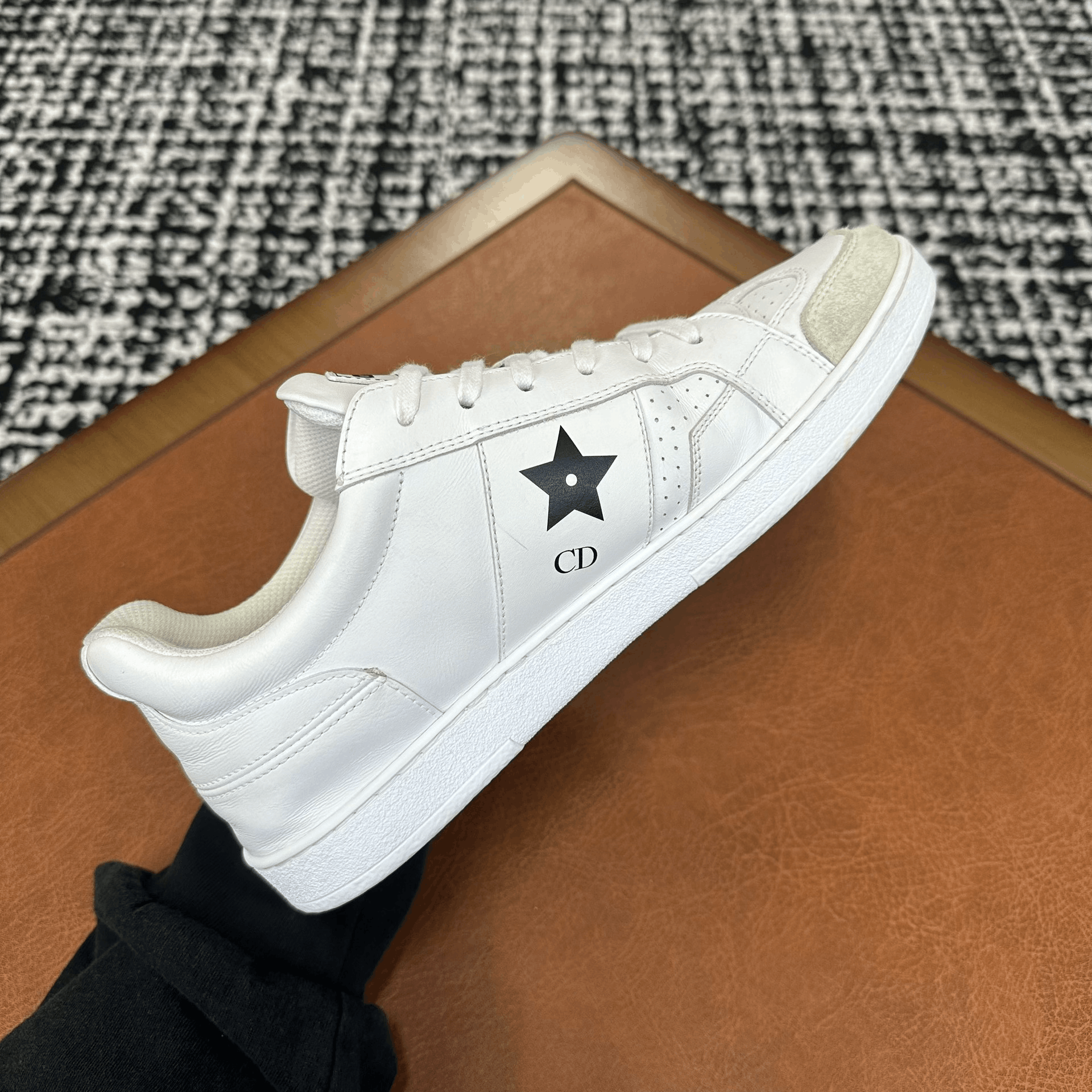 Dior Dior Leather White Lowtop Sneakers it_38-5 Women Size US 8.5 / IT 38.5 - 5 Thumbnail
