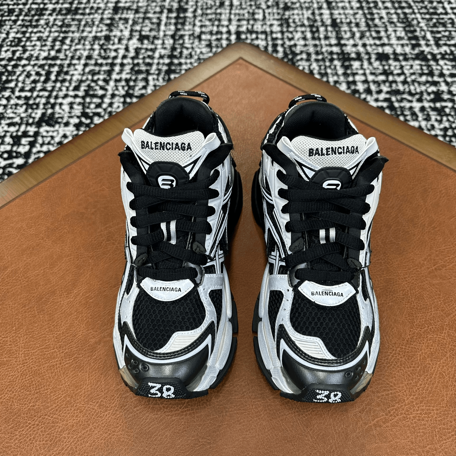 Balenciaga Balenciaga Running Black Lowtop Sneakers it_38 Women Size US 8 / IT 38 - 2 Thumbnail