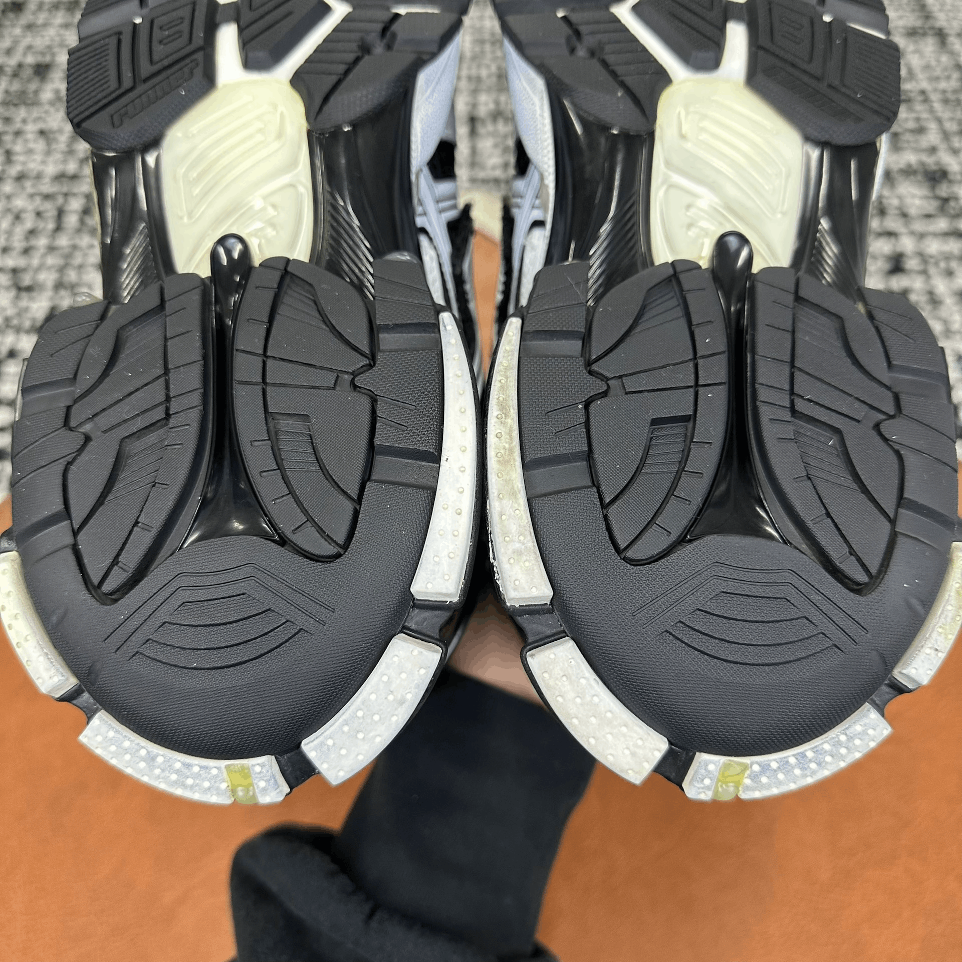 Balenciaga Balenciaga Running Black Lowtop Sneakers it_38 Women Size US 8 / IT 38 - 9 Thumbnail