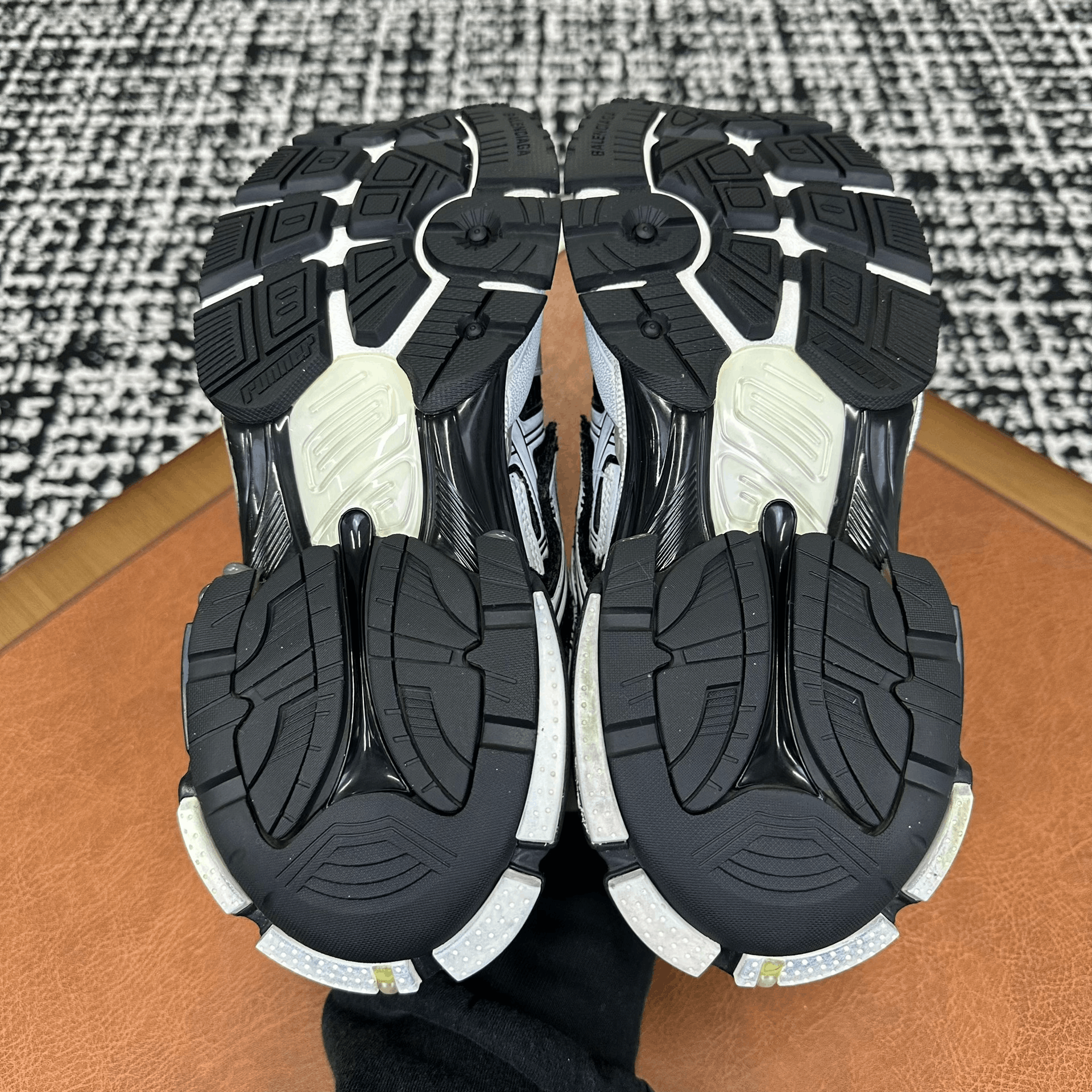 Balenciaga Balenciaga Running Black Lowtop Sneakers it_38 Women Size US 8 / IT 38 - 8 Thumbnail
