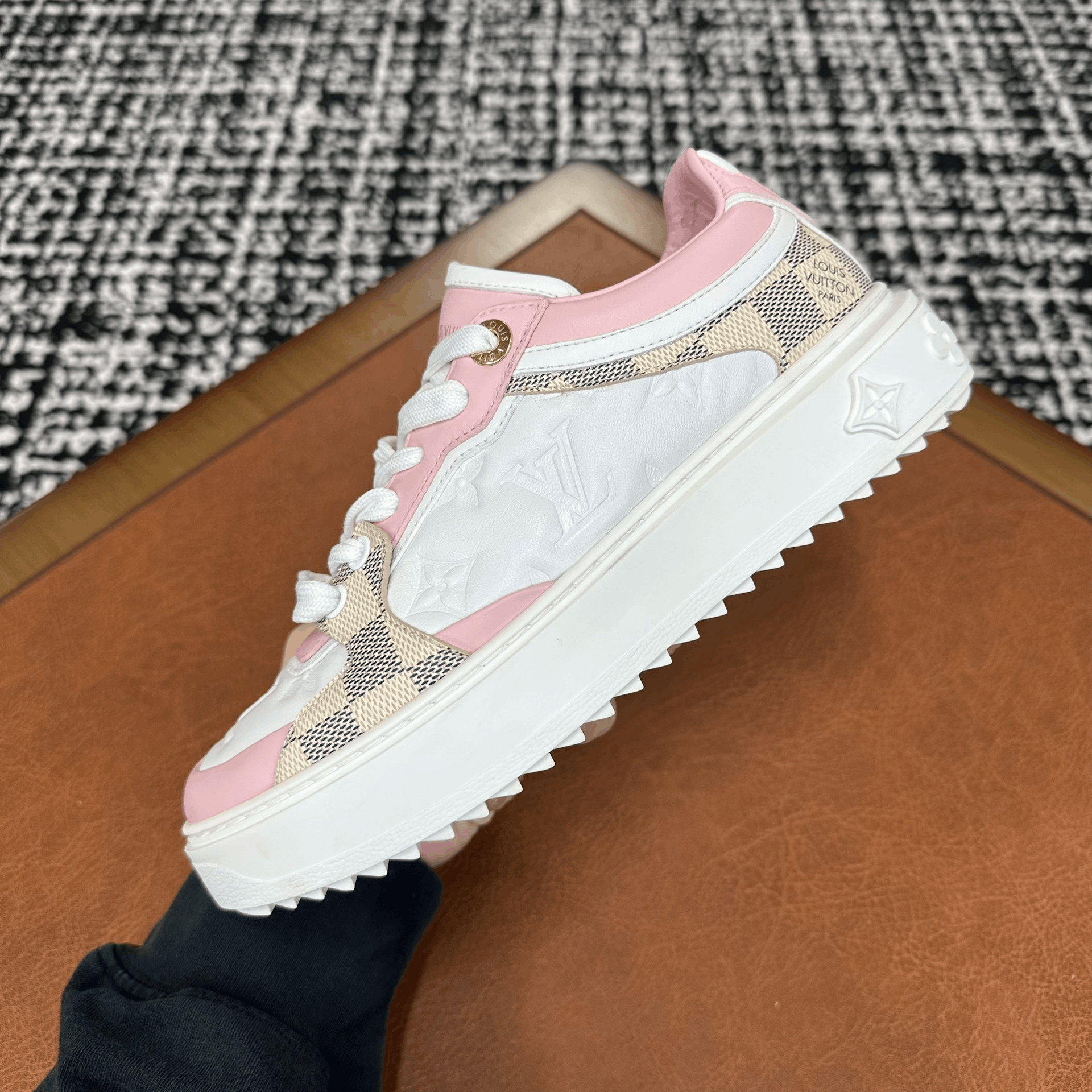 Louis Vuitton Louis Vuitton Pink Lowtop Sneakers it_35-5 Women Size US 5.5 / IT 35.5 - 5 Thumbnail