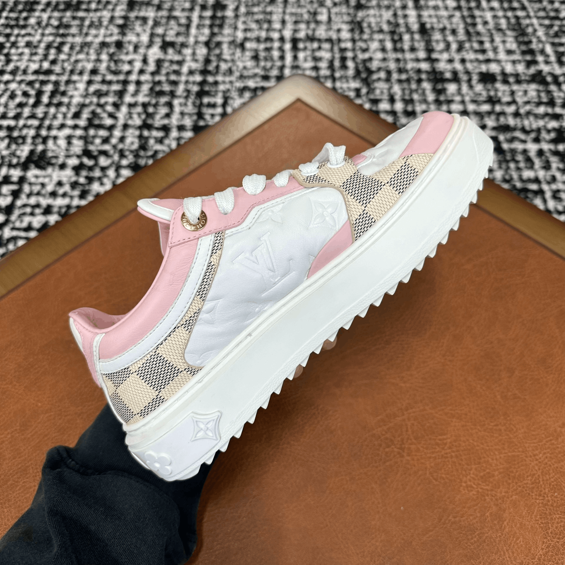 Louis Vuitton Louis Vuitton Pink Lowtop Sneakers it_35-5 Women Size US 5.5 / IT 35.5 - 4 Thumbnail
