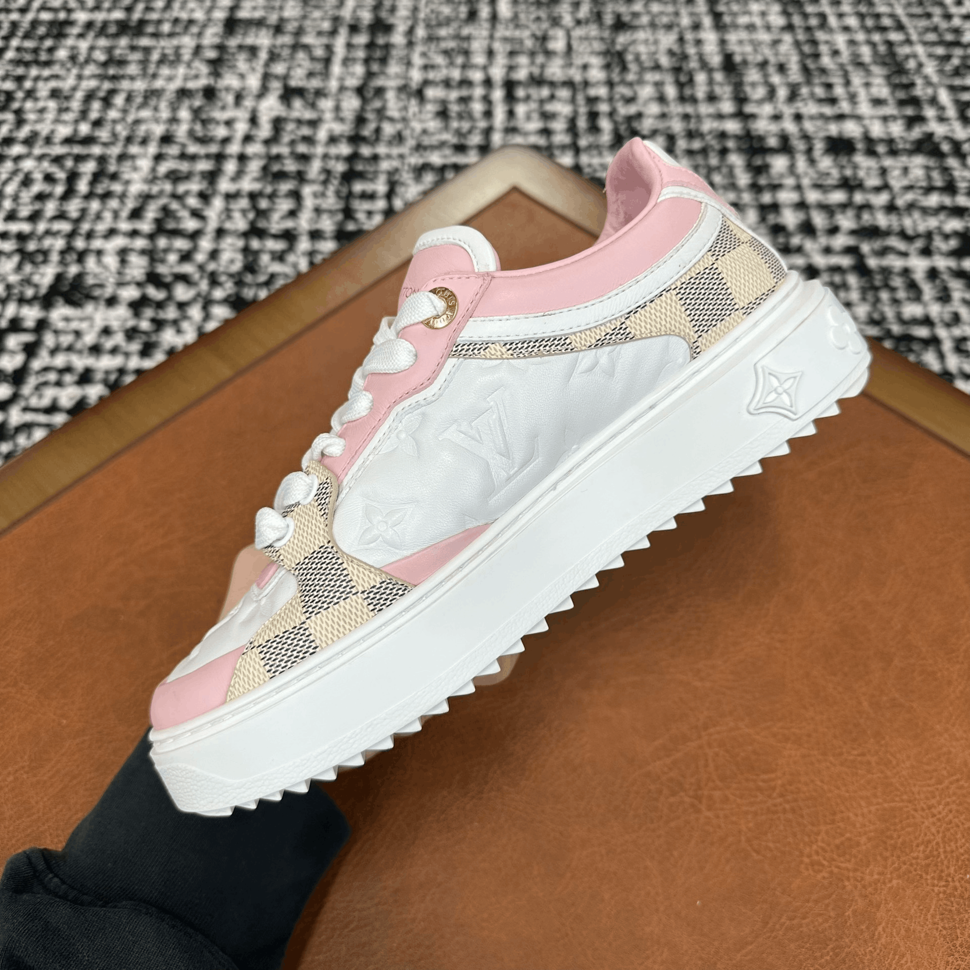 Louis Vuitton Louis Vuitton Pink Lowtop Sneakers it_35-5 Women Size US 5.5 / IT 35.5 - 7 Thumbnail