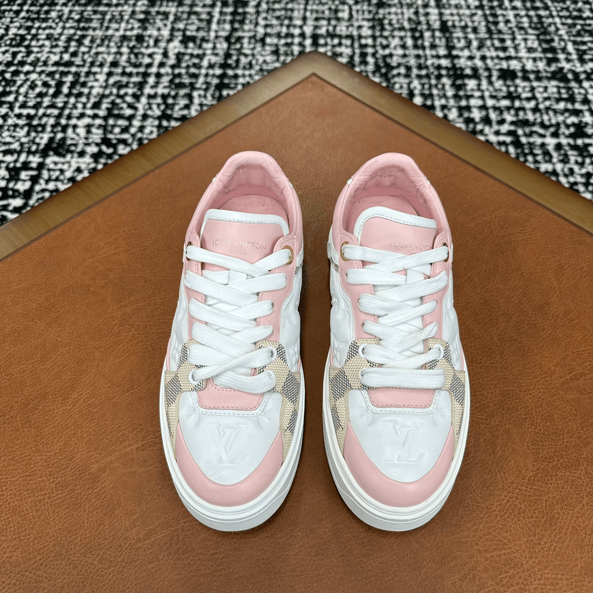 Louis Vuitton Louis Vuitton Pink Lowtop Sneakers it_35-5 Women Size US 5.5 / IT 35.5 - 2 Thumbnail