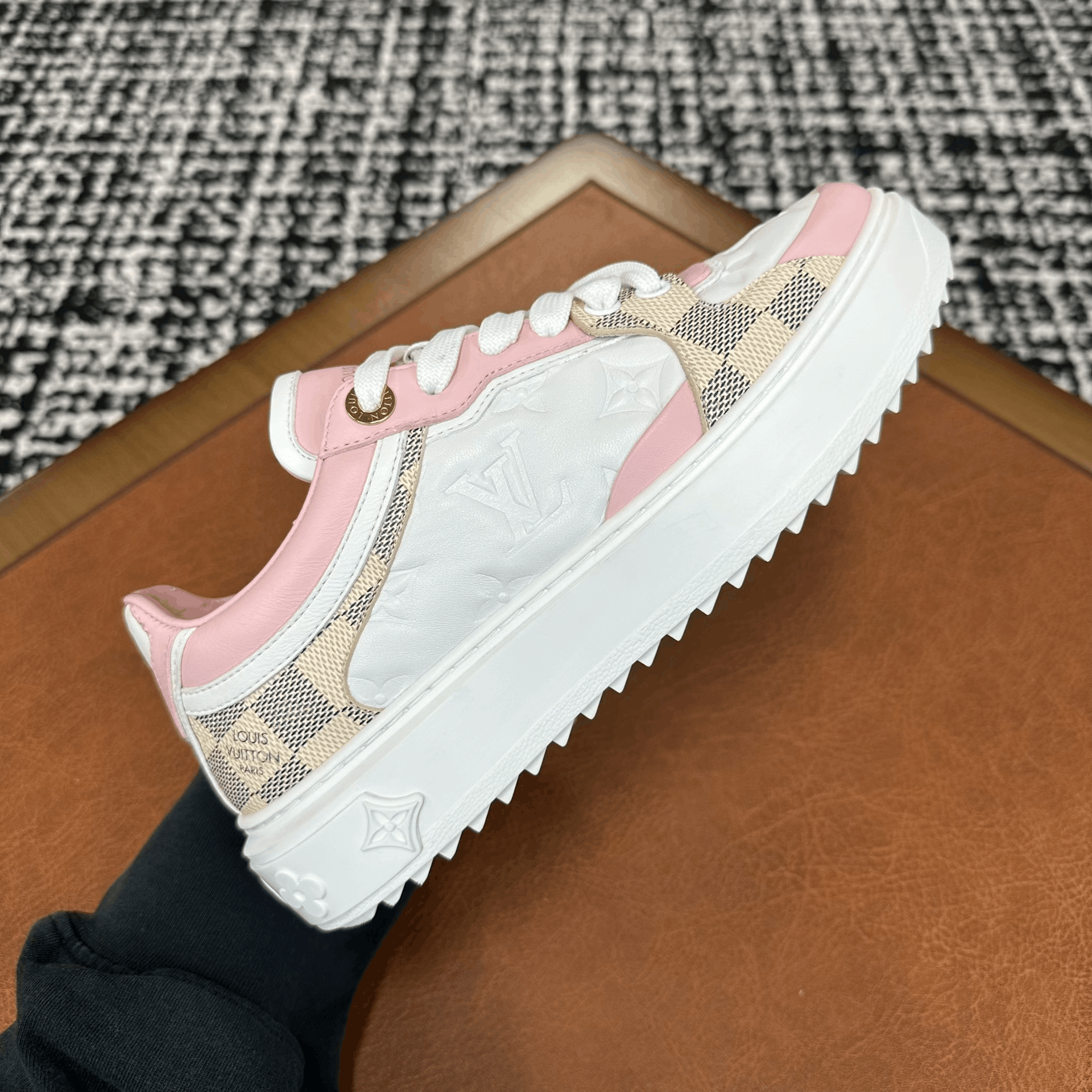 Louis Vuitton Louis Vuitton Pink Lowtop Sneakers it_35-5 Women Size US 5.5 / IT 35.5 - 6 Thumbnail