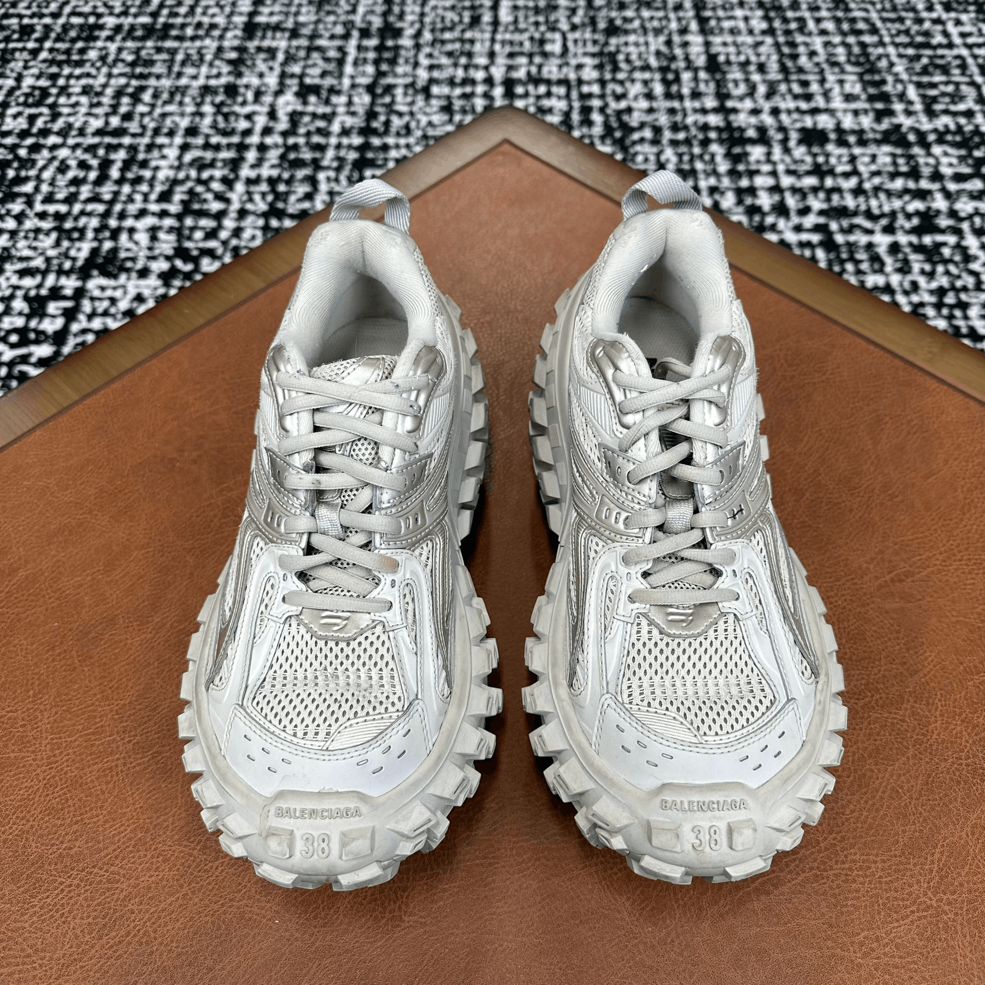Balenciaga Balenciaga Brown Lowtop Sneakers it_38 Women Size US 8 / IT 38 - 2 Thumbnail