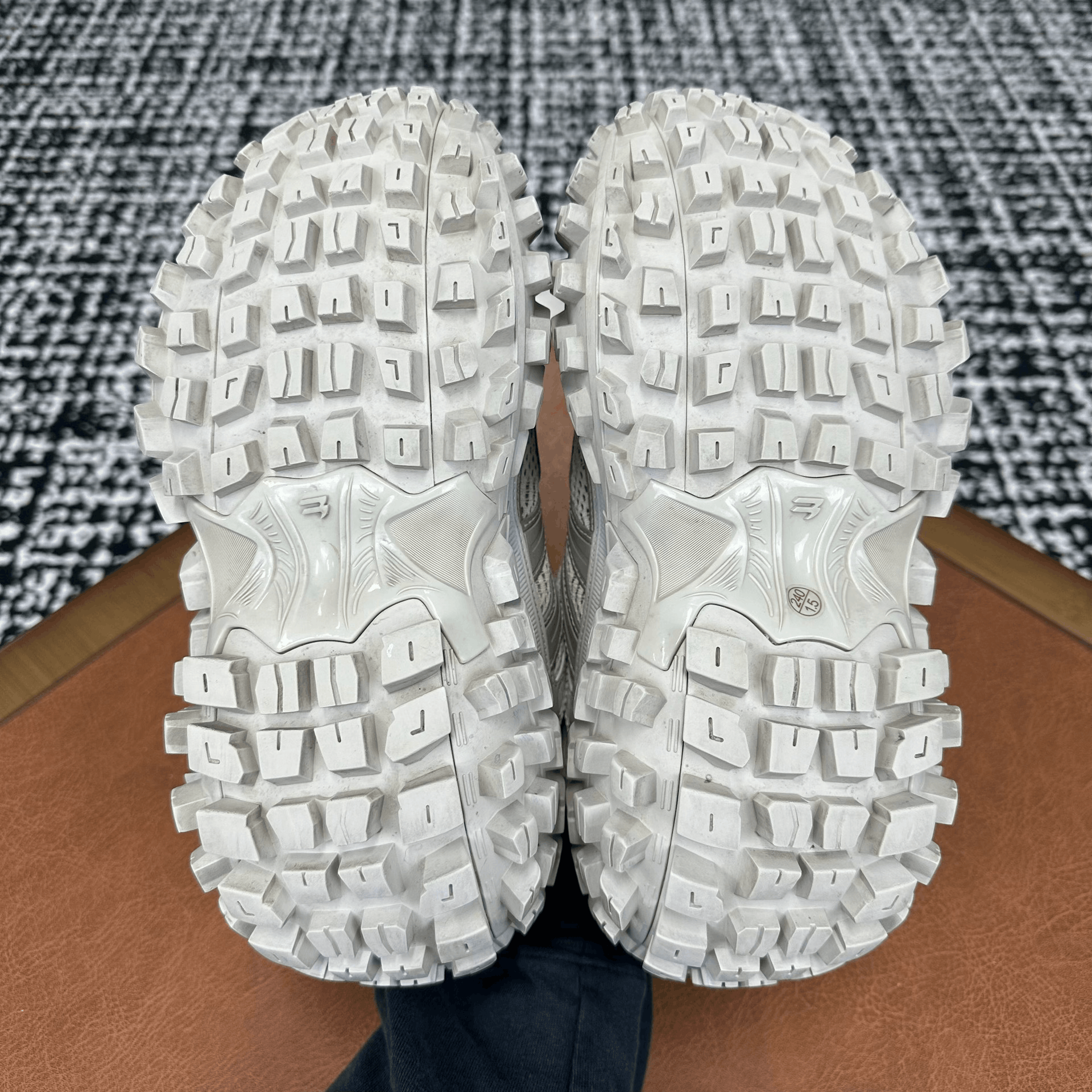 Balenciaga Balenciaga Brown Lowtop Sneakers it_38 Women Size US 8 / IT 38 - 8 Thumbnail