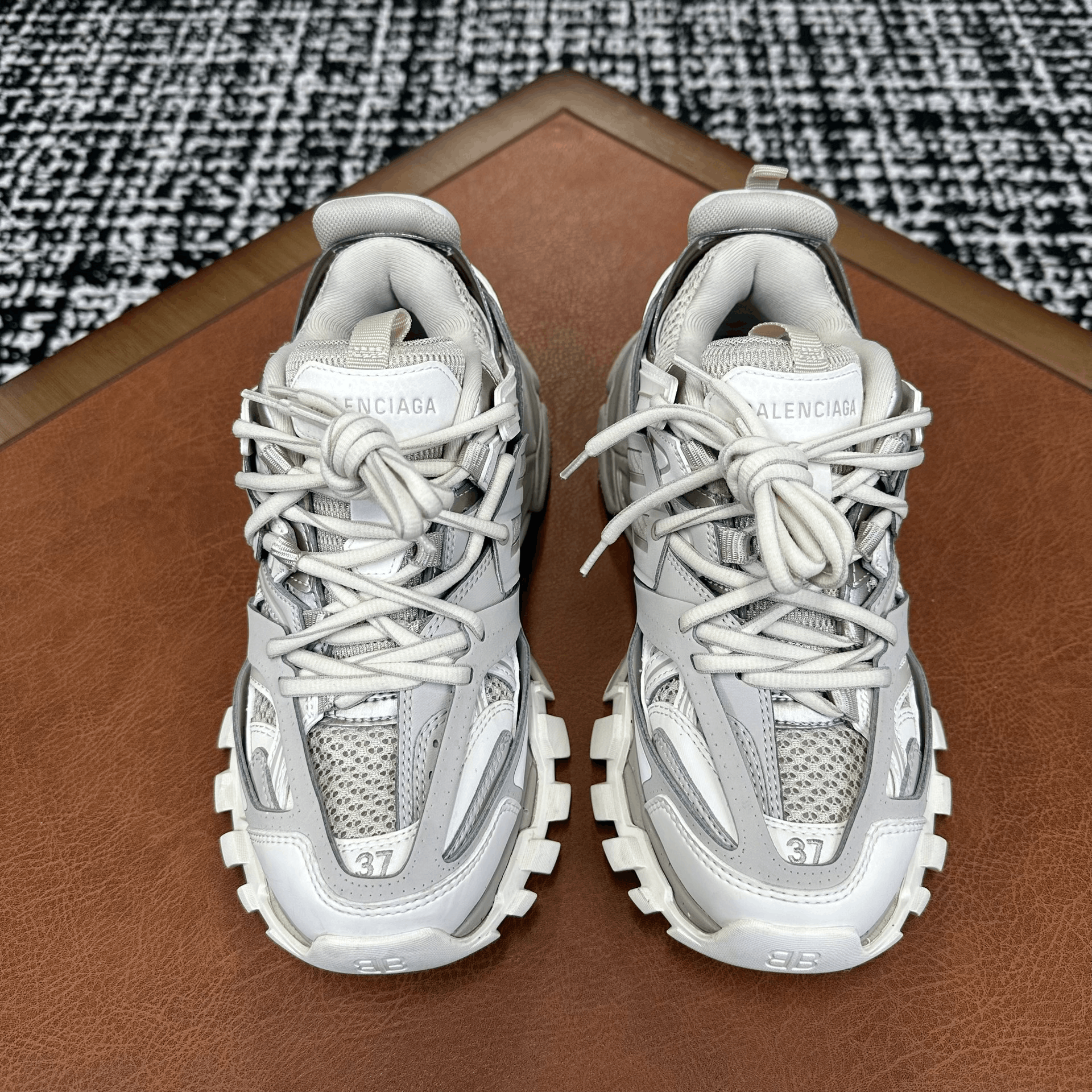 Balenciaga Balenciaga Brown Lowtop Sneakers it_38 Women Size US 8 / IT 38 - 2 Thumbnail
