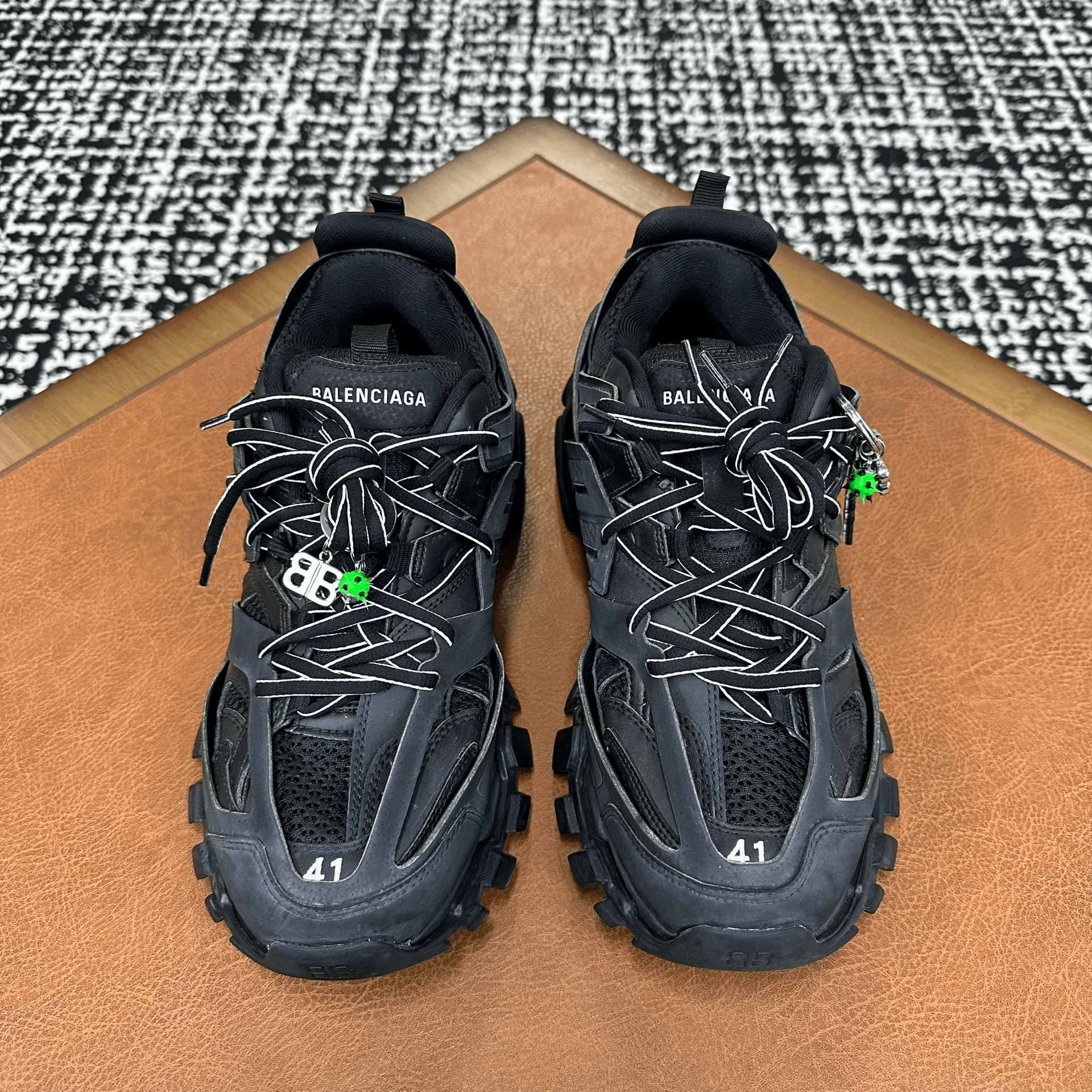 Balenciaga Balenciaga Black Lowtop Sneakers 8 Men Size US 8 / EU 41 - 2 Thumbnail