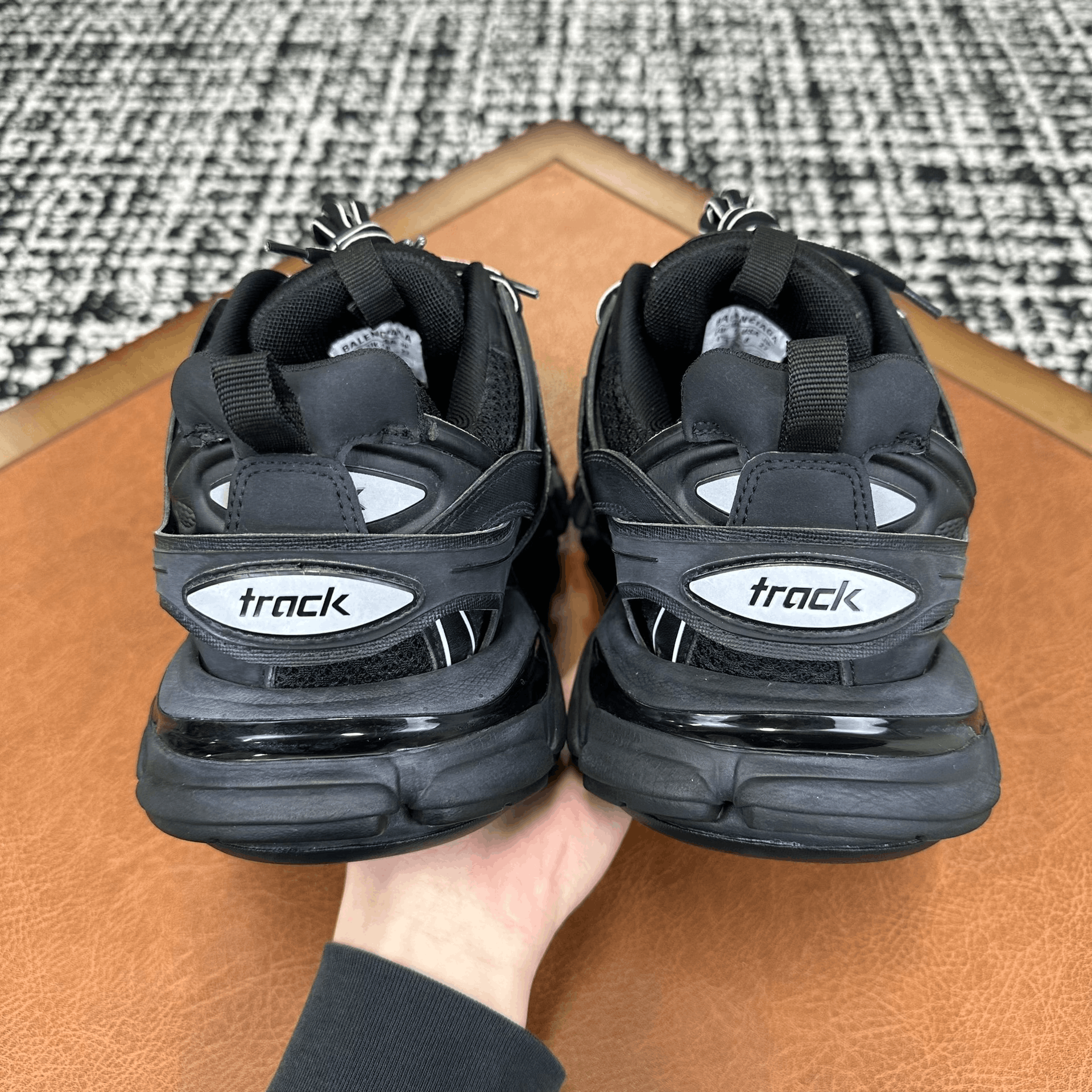Balenciaga Balenciaga Black Lowtop Sneakers 8 Men Size US 8 / EU 41 - 3 Thumbnail
