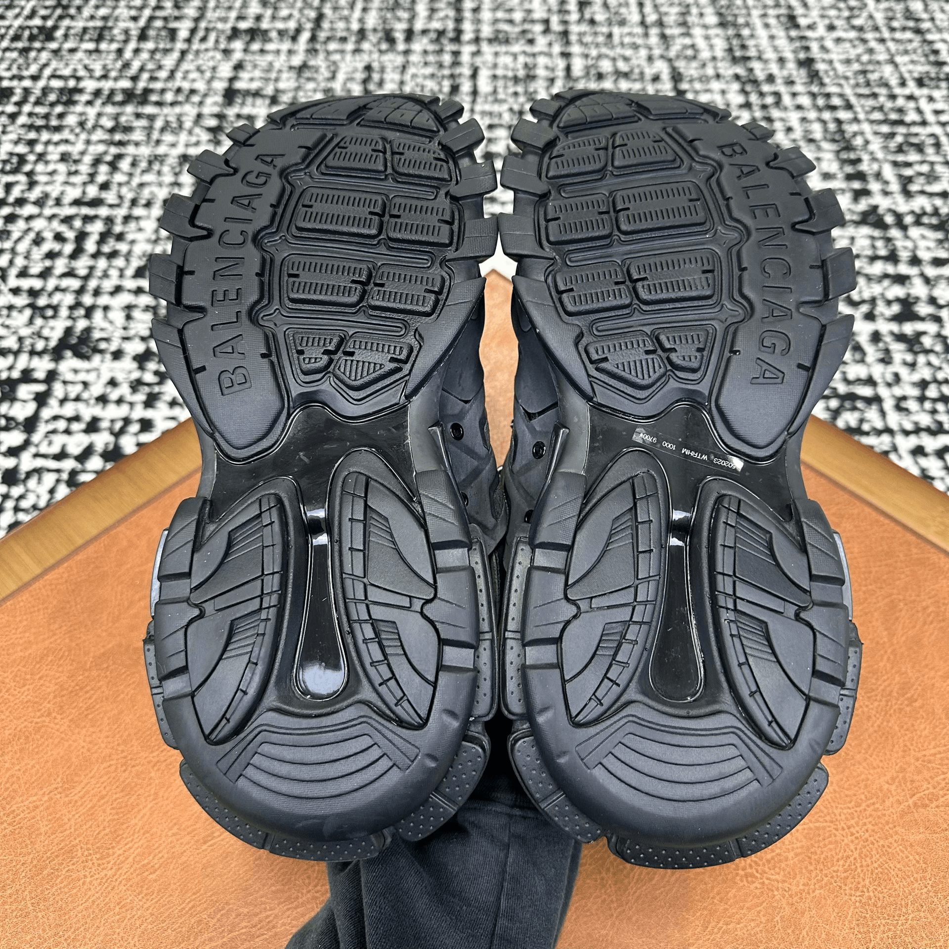 Balenciaga Balenciaga Black Lowtop Sneakers 8 Men Size US 8 / EU 41 - 4 Thumbnail
