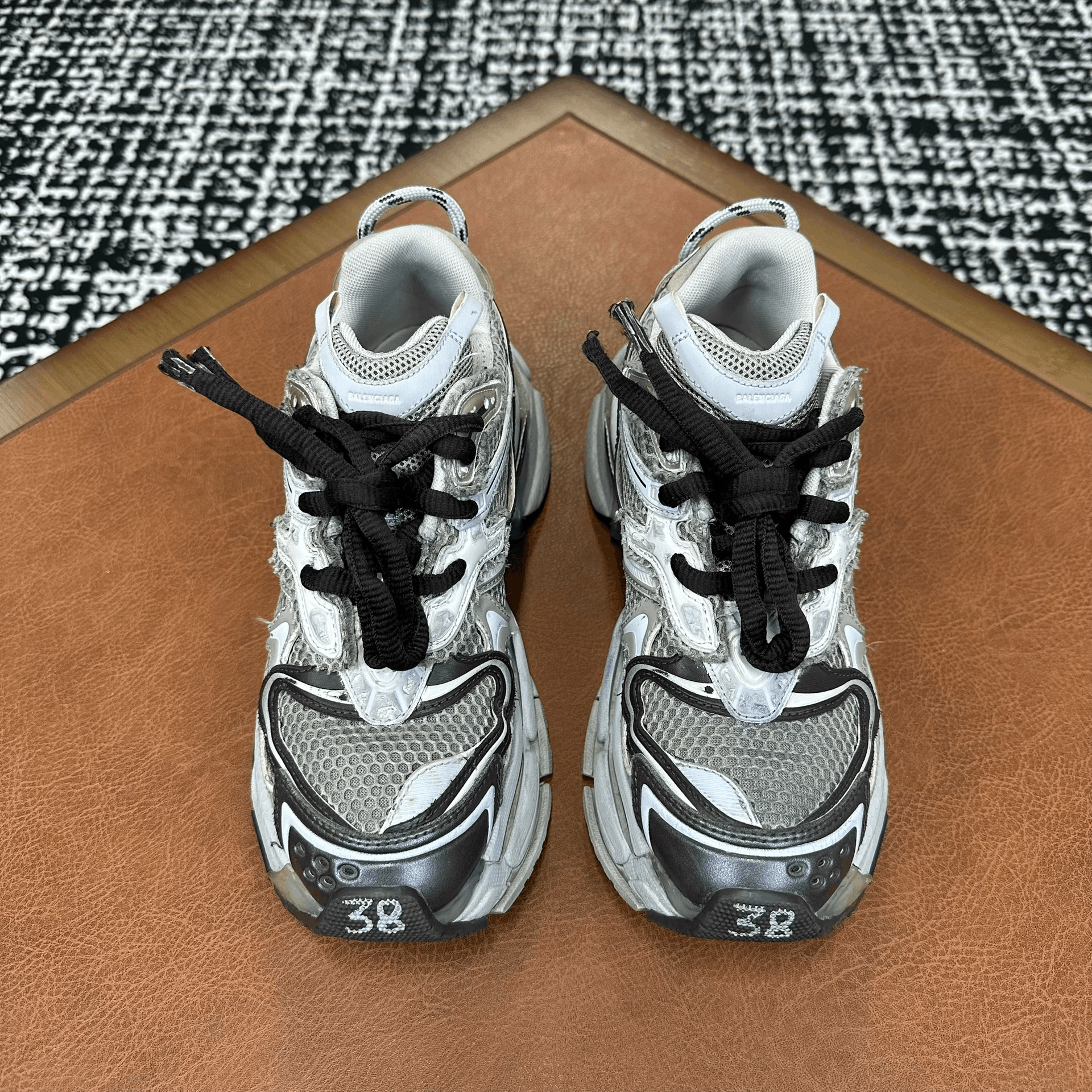 Balenciaga Balenciaga Running White Lowtop Sneakers it_38 Women Size US 8 / IT 38 - 2 Thumbnail