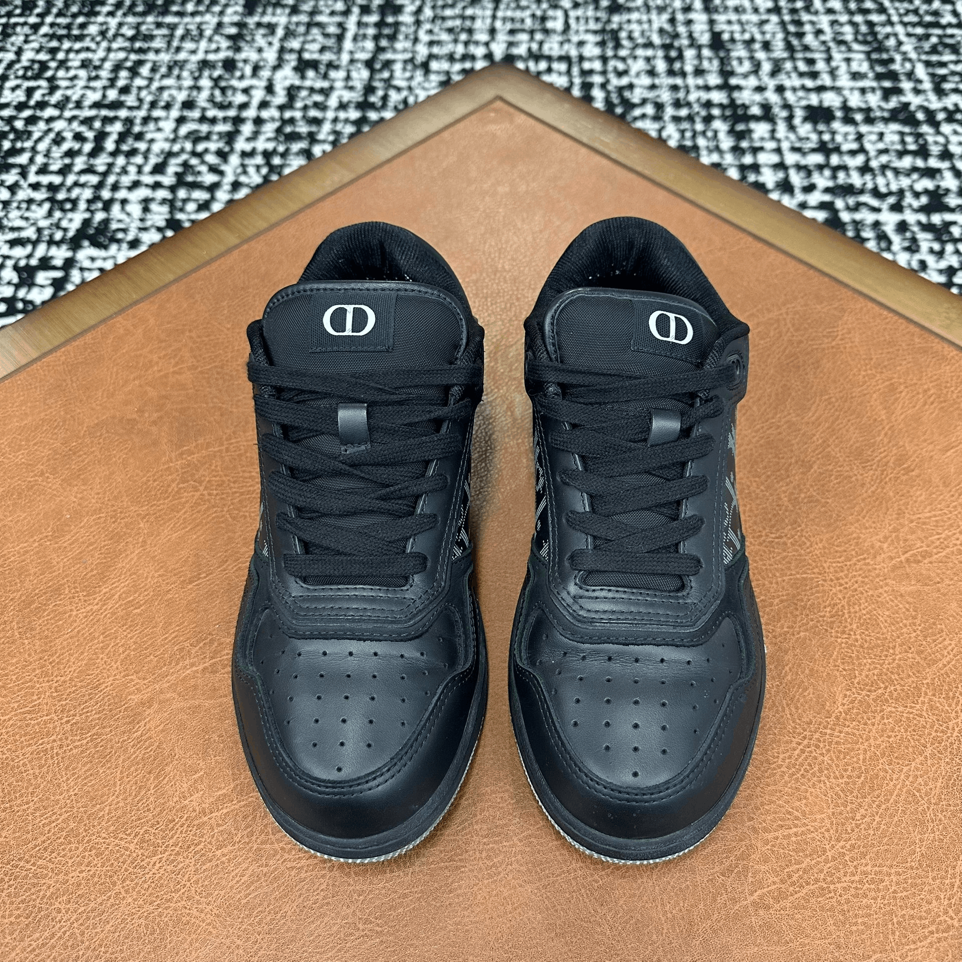 Dior Dior Leather Black Lowtop Sneakers 6 Men Size US 6 / EU 39 - 2 Thumbnail