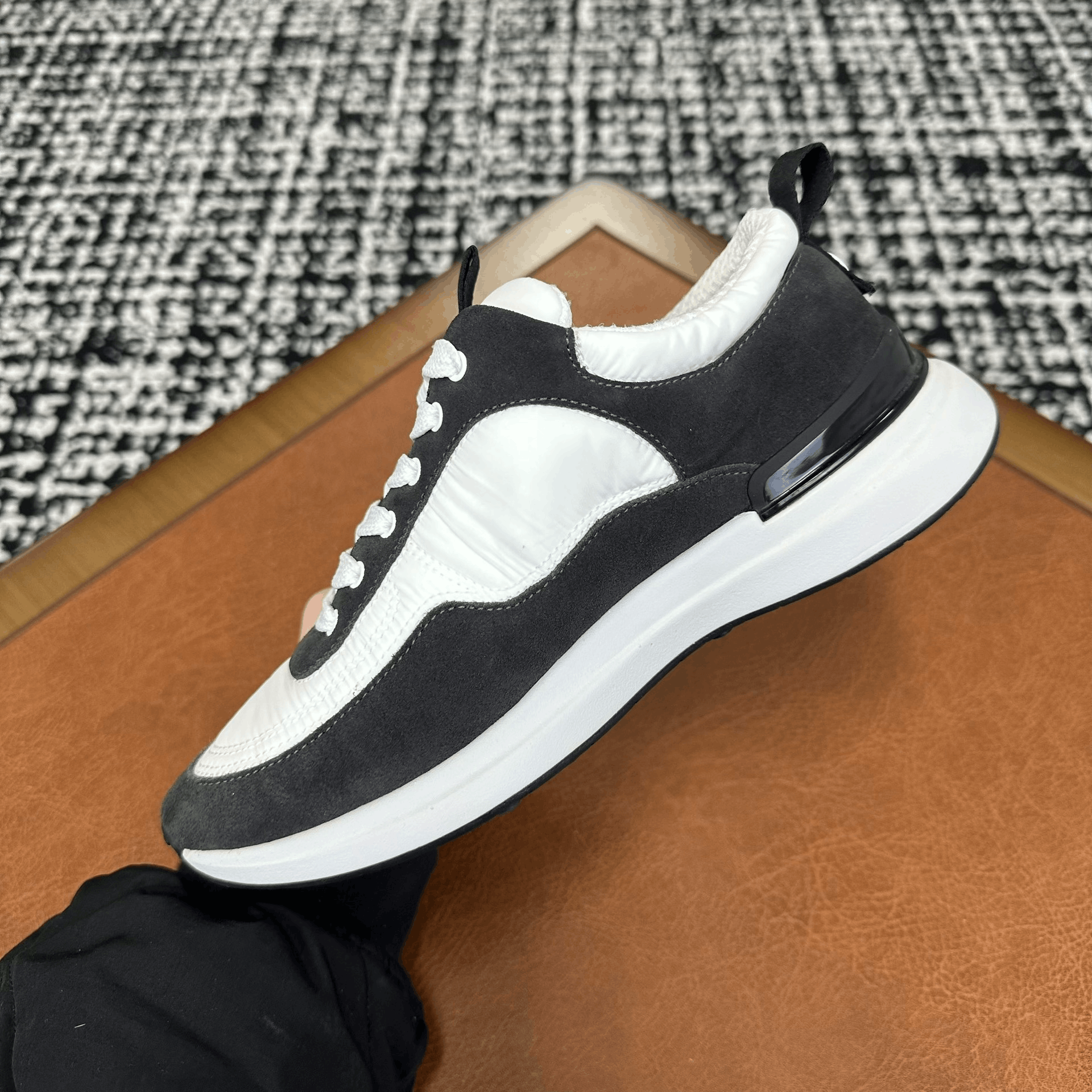 Chanel Chanel Retro Black Lowtop Sneakers it_36 Women Size US 6 / IT 36 - 3 Thumbnail