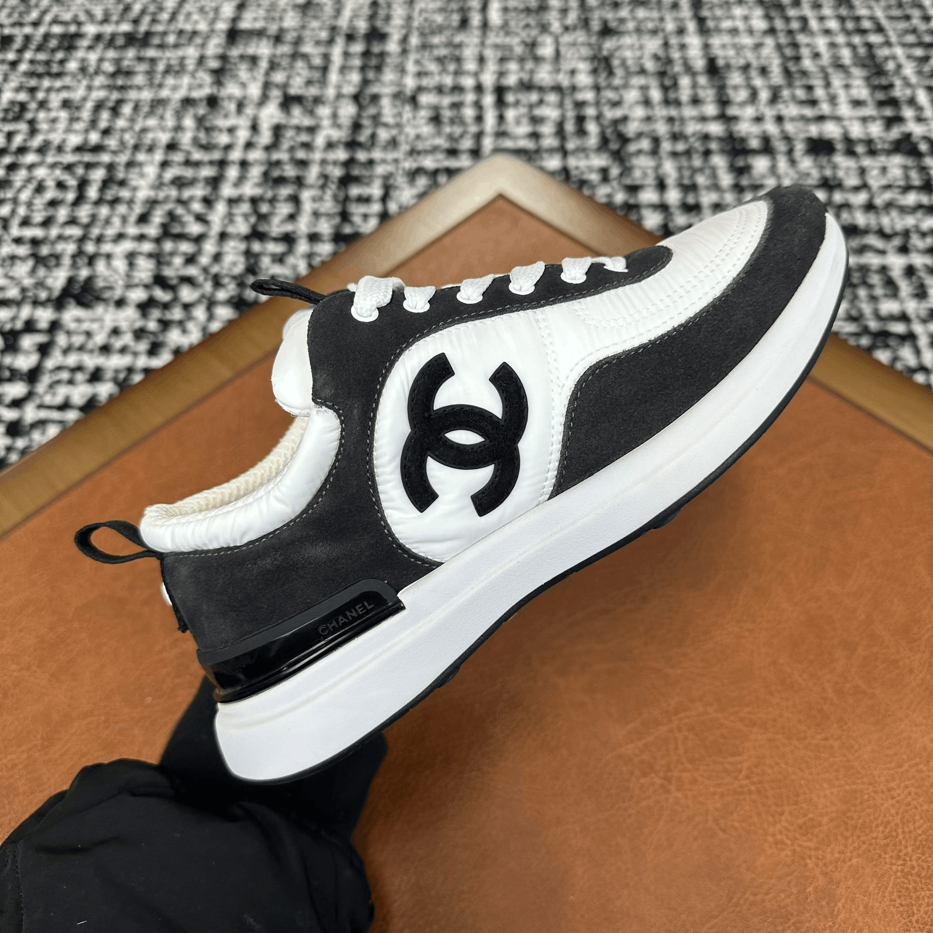 Chanel Chanel Retro Black Lowtop Sneakers it_36 Women Size US 6 / IT 36 - 4 Thumbnail