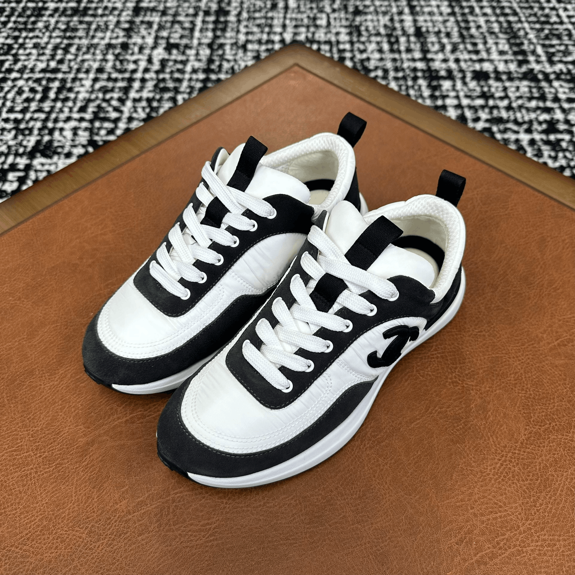 Chanel Chanel Retro Black Lowtop Sneakers it_36 Women Size US 6 / IT 36 - 5 Thumbnail