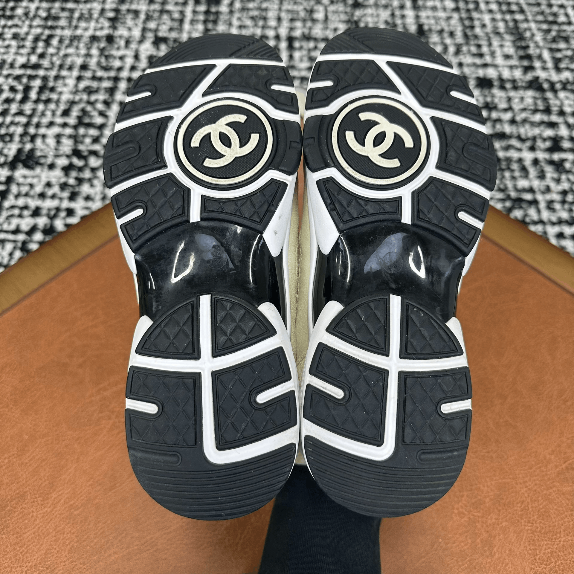 Chanel Chanel Casual White Lowtop Sneakers it_36 Women Size US 6 / IT 36 - 8 Thumbnail
