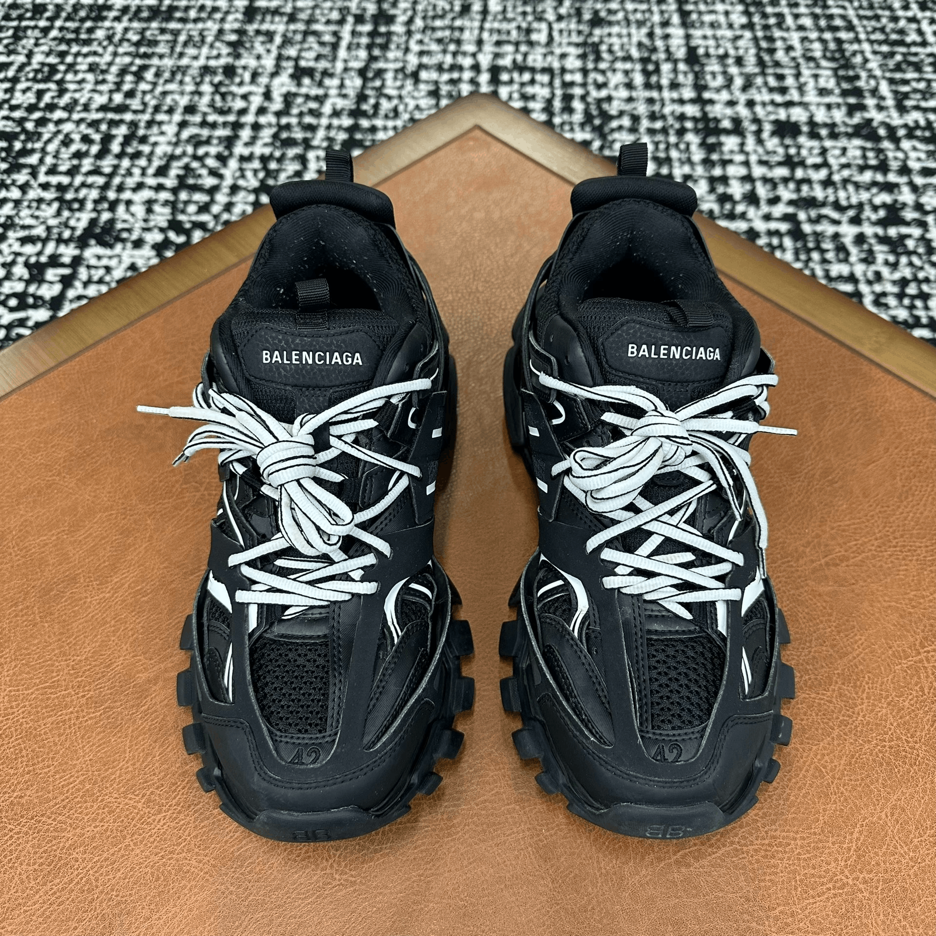 Balenciaga Balenciaga Black Lowtop Sneakers 9 Men Size US 9 / EU 42 - 2 Thumbnail