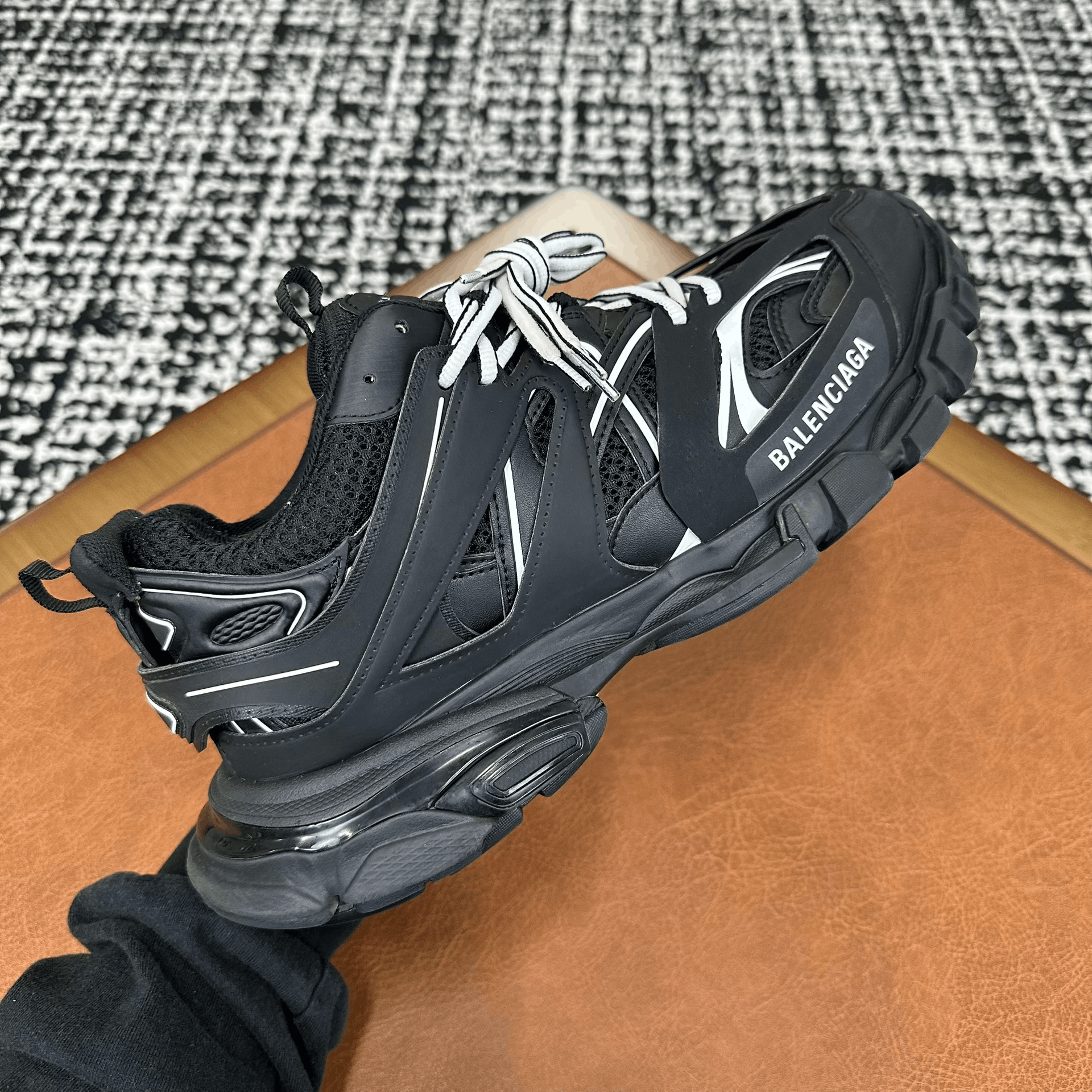 Balenciaga Balenciaga Black Lowtop Sneakers 9 Men Size US 9 / EU 42 - 8 Thumbnail