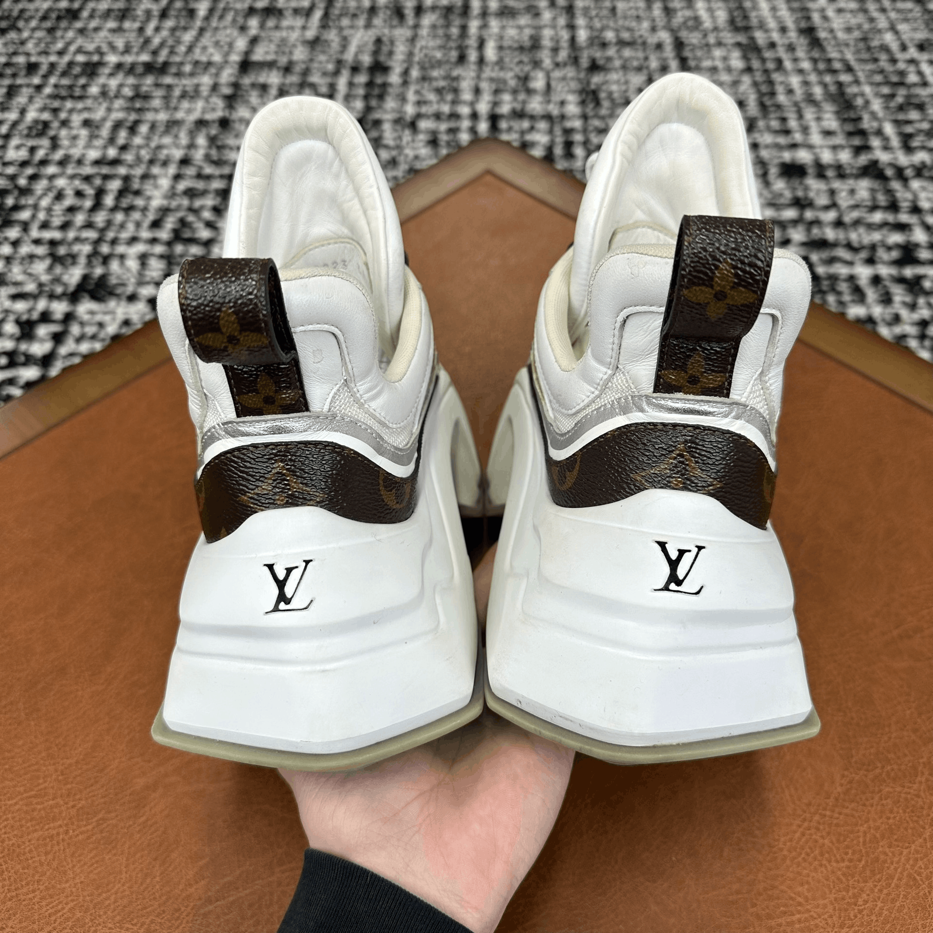 Louis Vuitton Louis Vuitton Brown Lowtop Sneakers it_36 Women Size US 6 / IT 36 - 3 Thumbnail